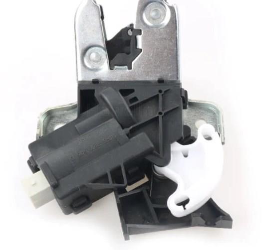 BAGAJ KILIDI VOLKSWAGEN PASSAT - JETTA III - PASSAT CC 2005-2012/ VW CC 2011-/ AUDI A4 - A5 - A6 - A8 2004-2017/ SEAT EXEO 2008- 4E0827505C 4F5827505C
