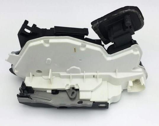 KAPI KILIDI MOTORLU SOL ON VOLKSWAGEN GOLF VI - VII - JETTA III - IV - POLO - SHARAN - TOURAN - PASSAT - AMAROK - CADDY IV 08-/ SKODA OCTAVIA - RAPID