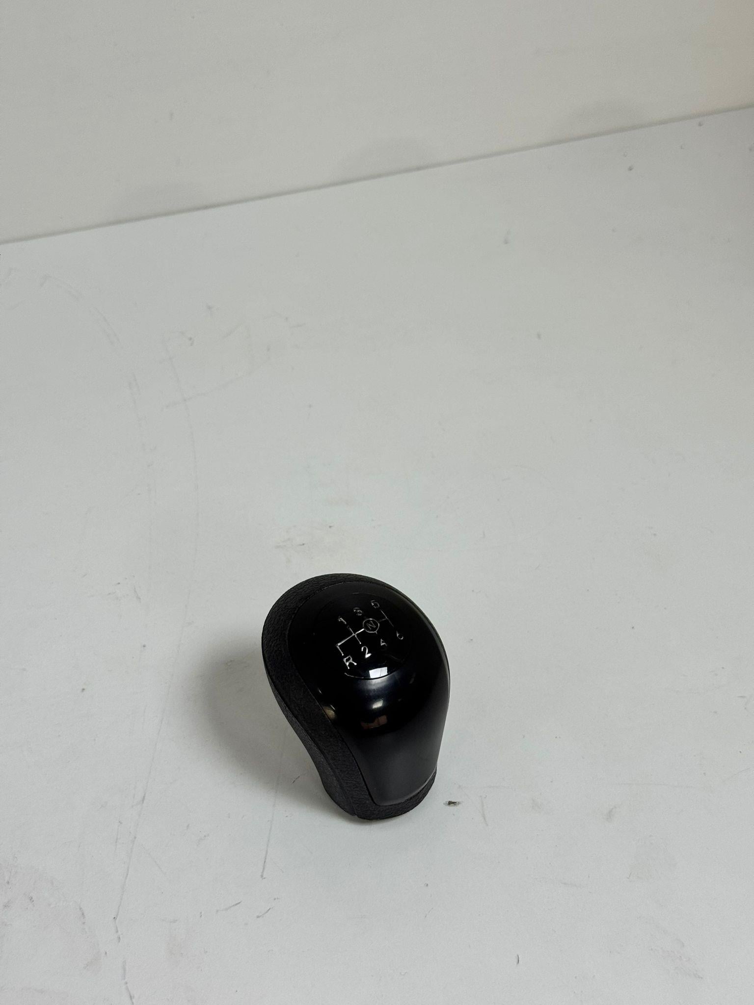 VİTES TOPUZU SPRİNTER W907- 6 VİTES (SİYAH KAPAK)