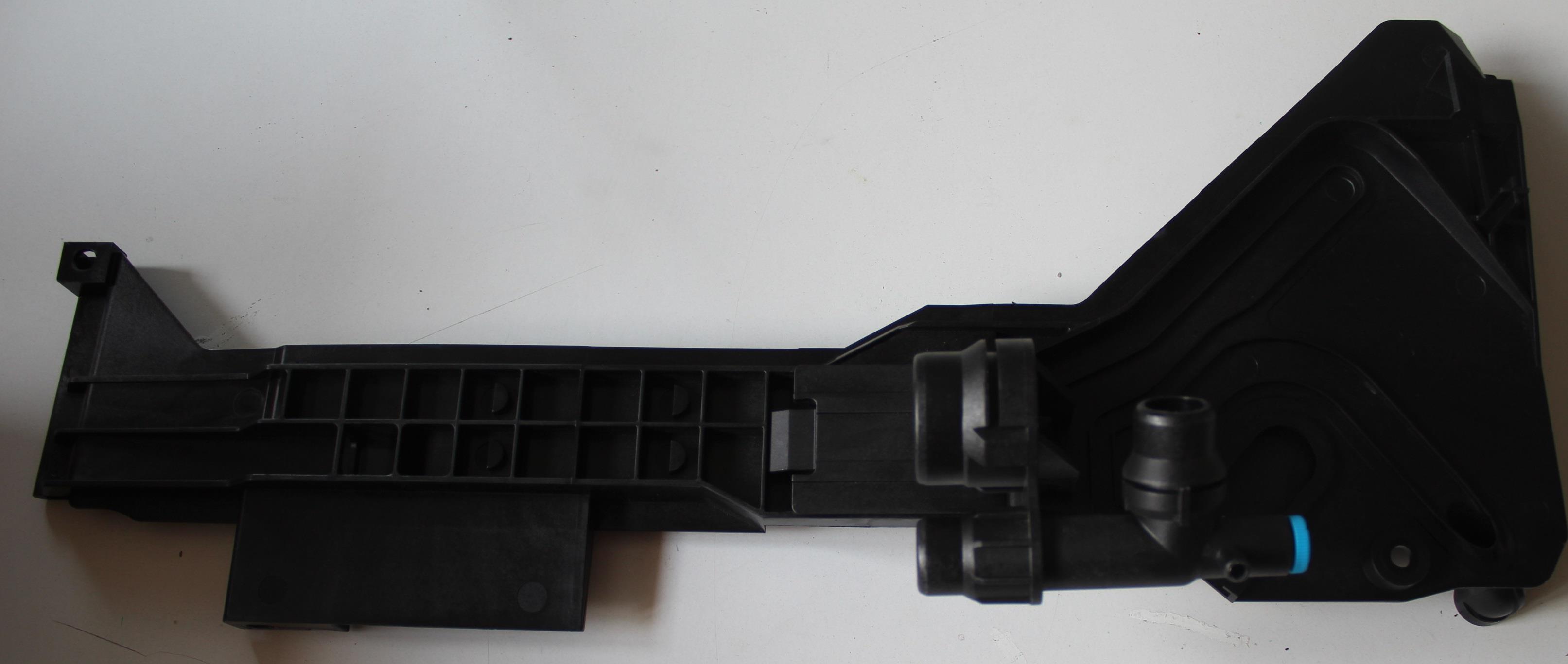 RADYATÖR YEDEK SU DEPOSU BAGLANTI BRAKETI X.3 E83 03-10