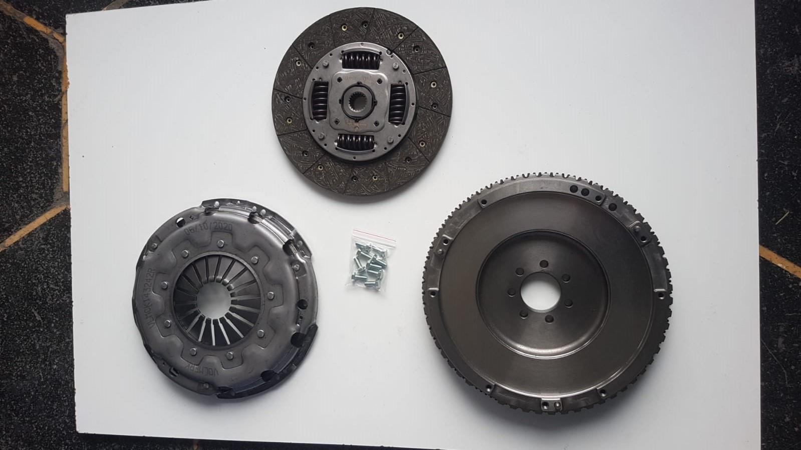 SABIT VOLANTLI KIT VOLANT+BASKI+BALATA LAGUNA 2 1.9 DIESEL F9Q750 415027010 7701475975 302054848R 302054 8200368981 8200539499 8201004791