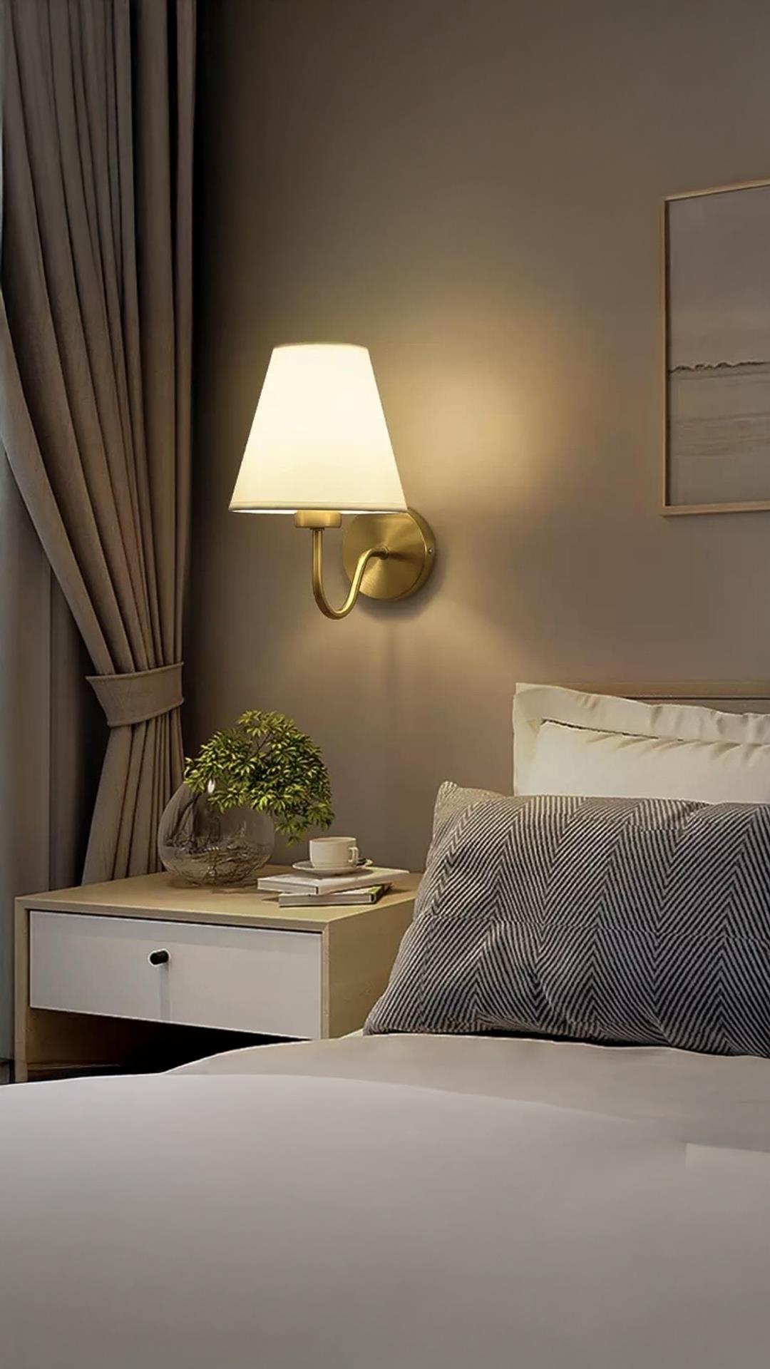 Modern Tasarım Duvar Aplik Gold Gövde Krem Abajur Elektrikle Çalışır