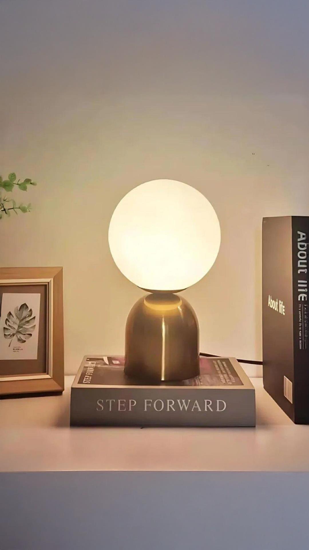 Modern Tasarım Venüs Abajur Beyaz Glop Camlı Kablolu Tak Çalıştır Masa Lambası Eskitme Gold Sarı