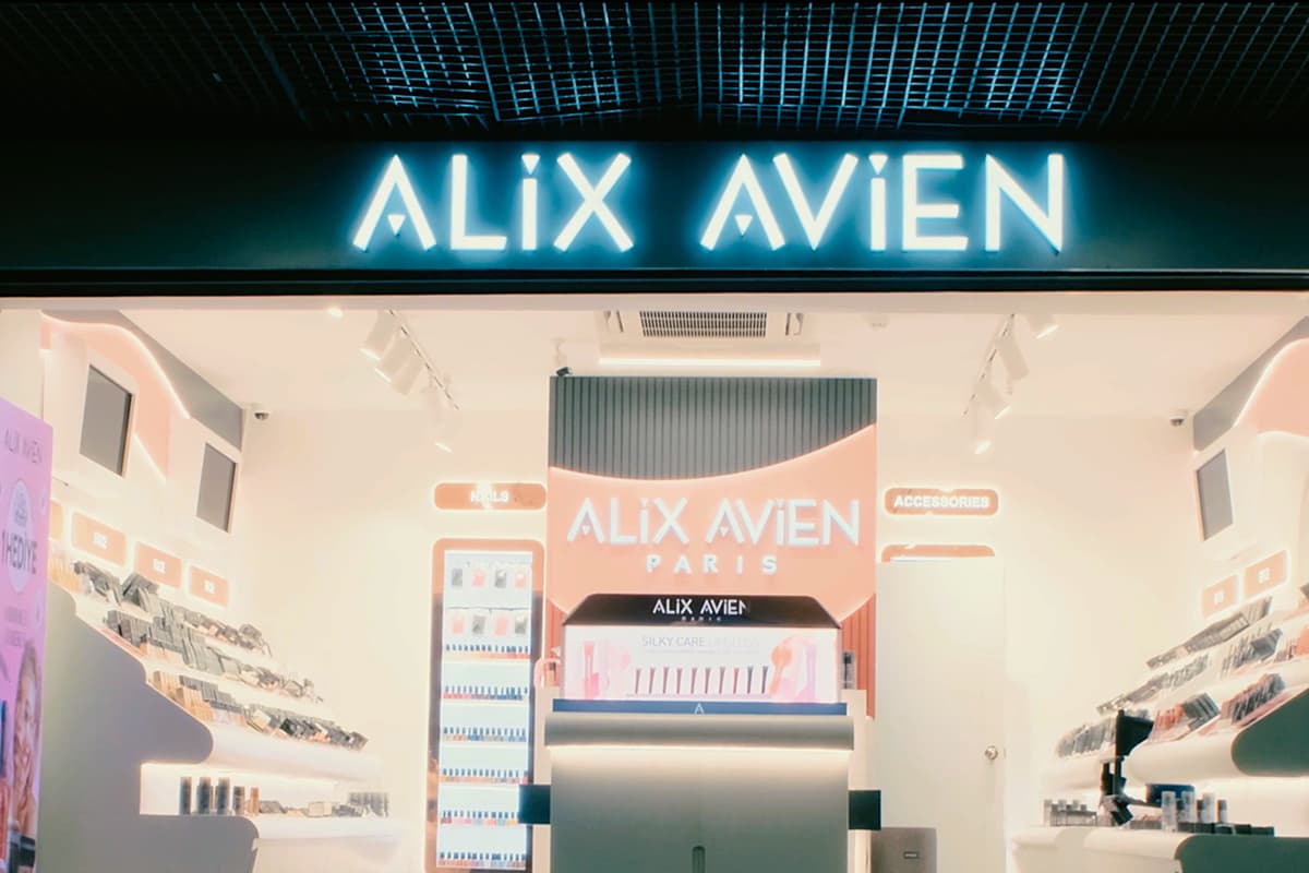ALİX AVİEN ZORLU