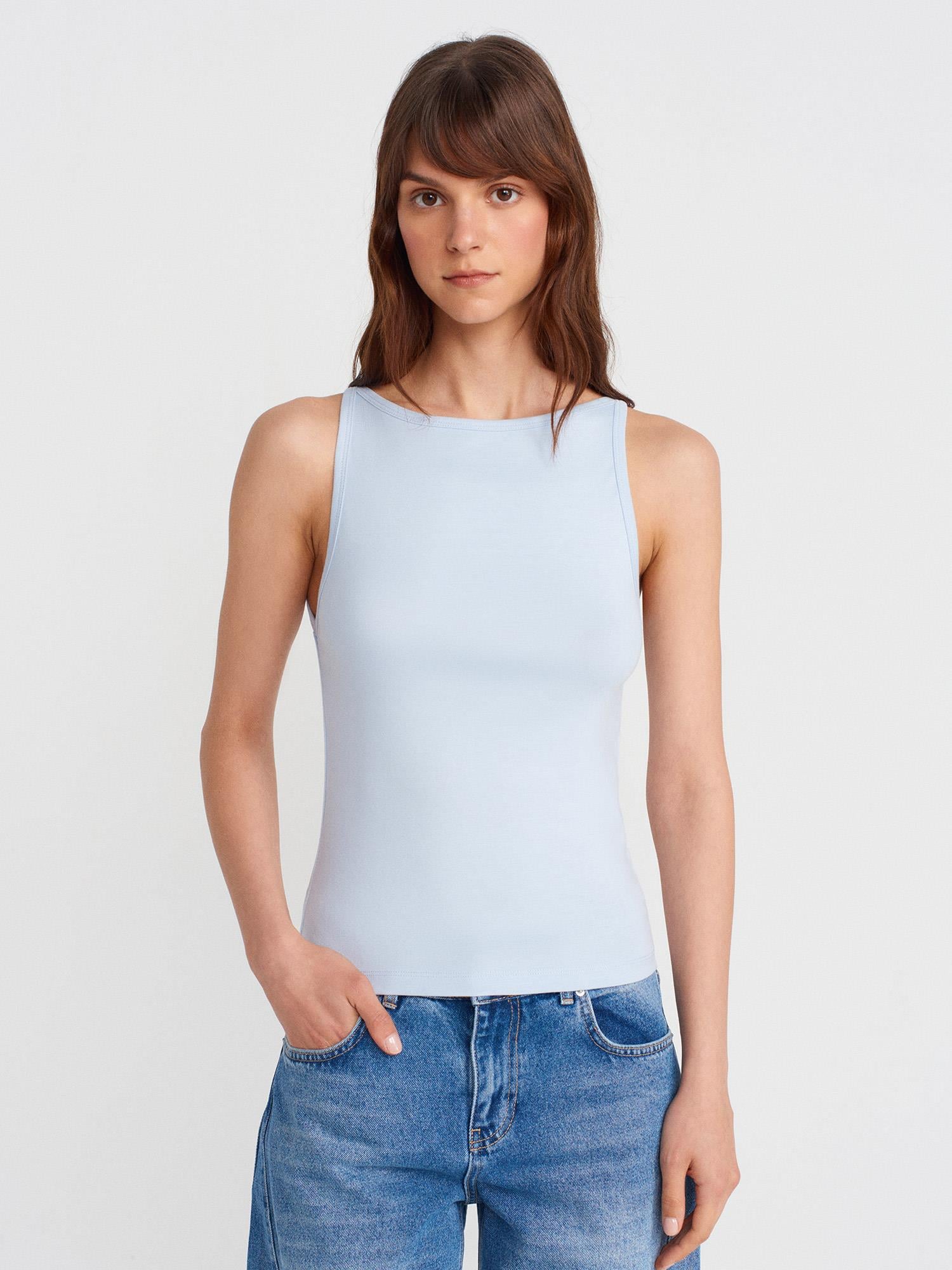 21048 Halter Yaka Top