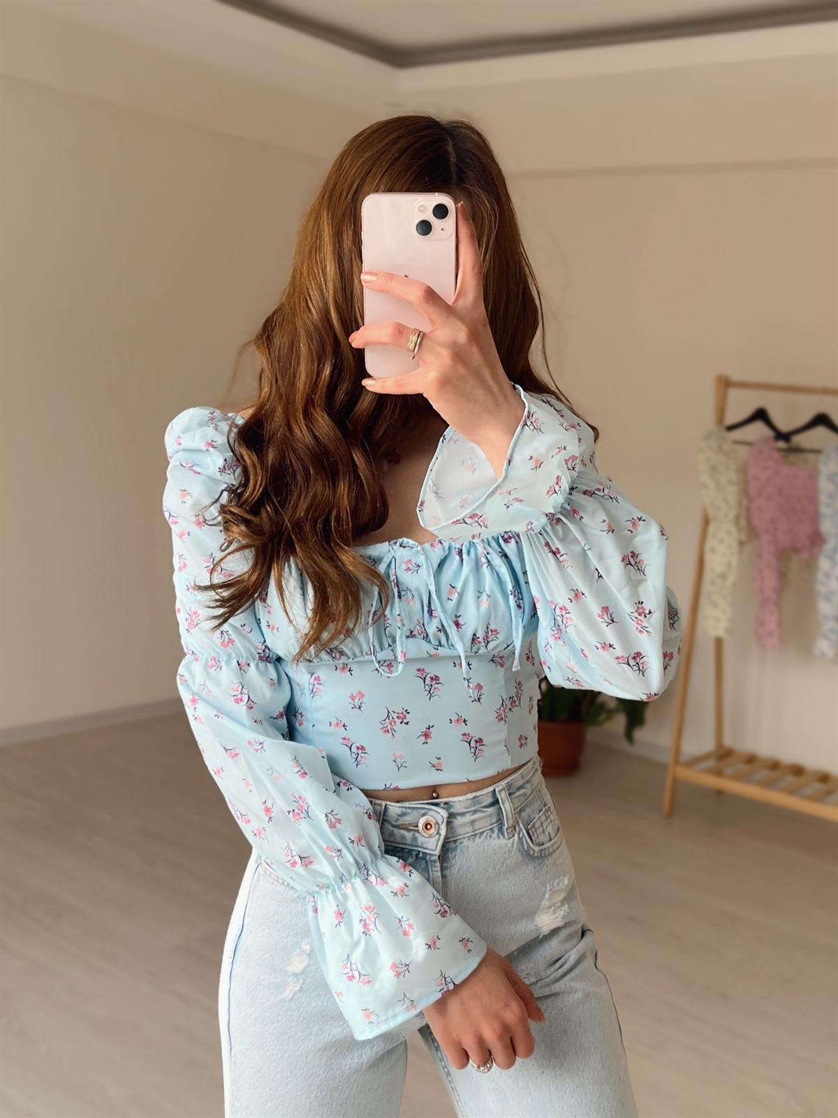 Çiçek Desen Büzgülü Crop Bluz Mavi