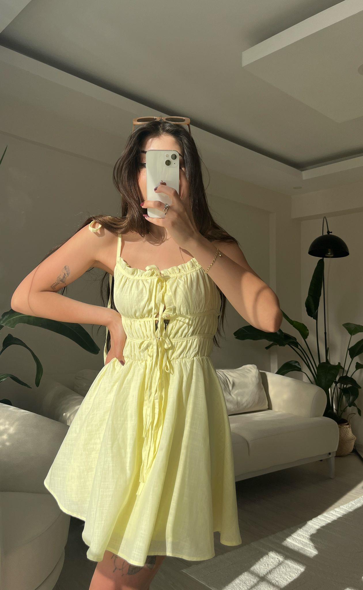 Delilah Bel Büzgülü ve Bağlamalı Keten Elbise Sarı