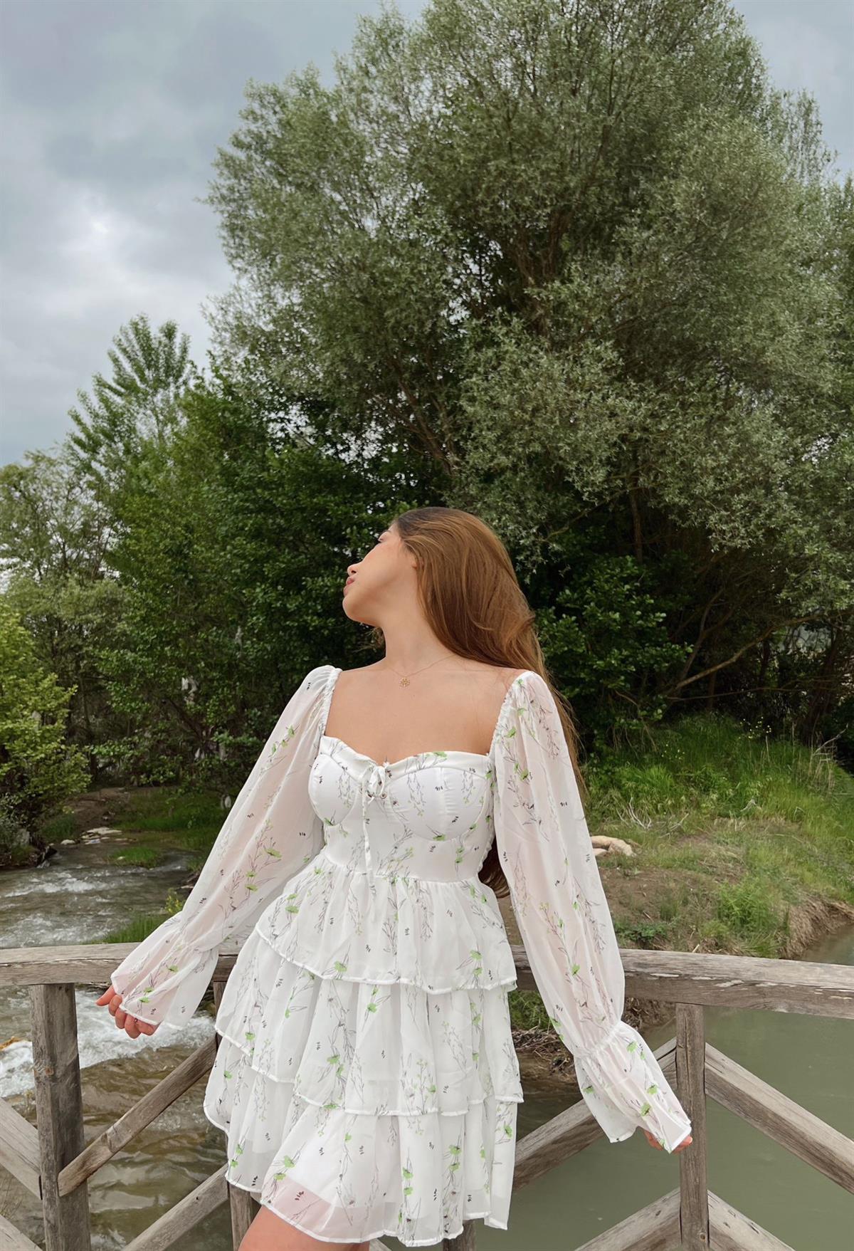 Lana Çiçek Desen Gloplu Beyaz Mini Elbise