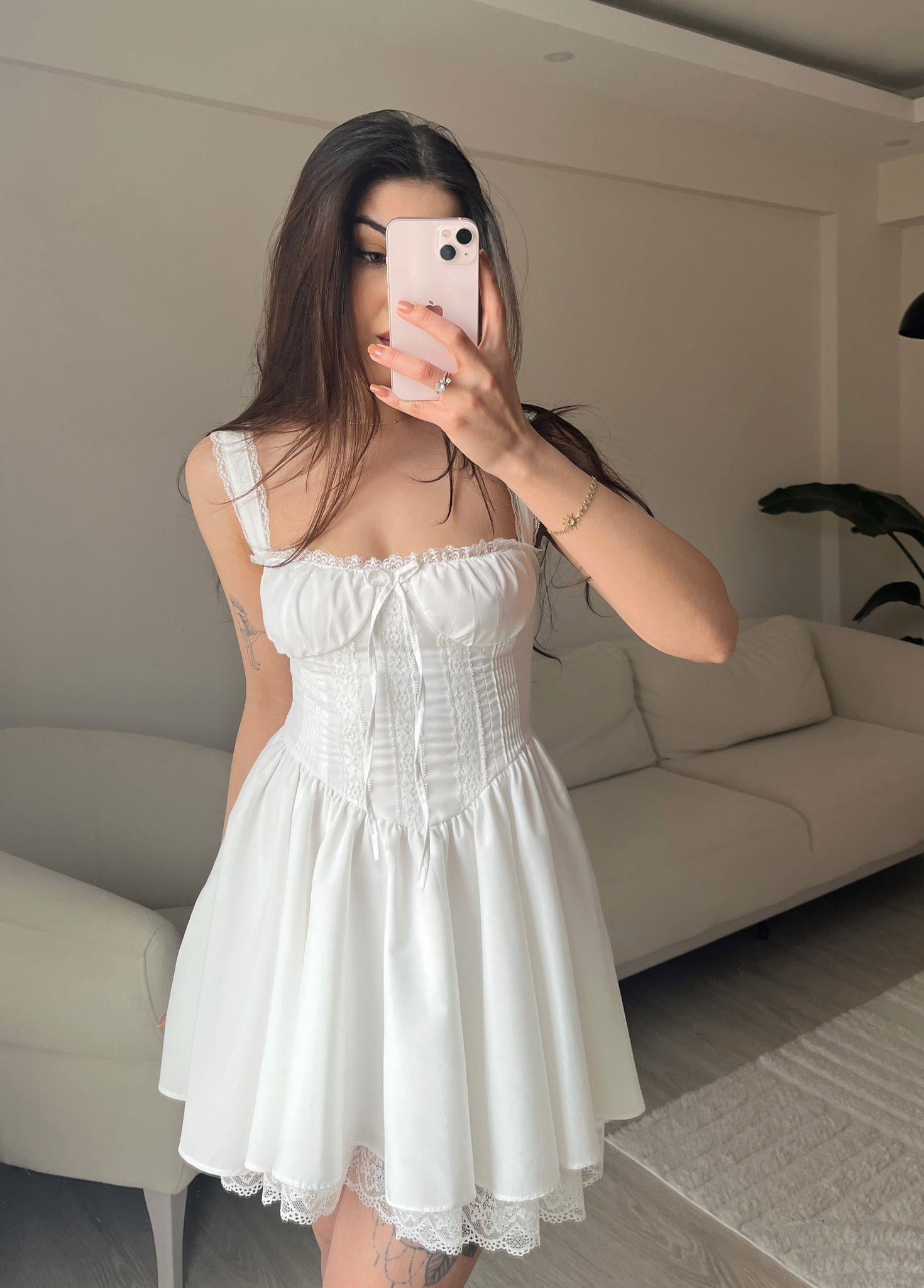 Maria Dantelli Sırtı Kuşgözü Detaylı Pinterest Elbise Beyaz