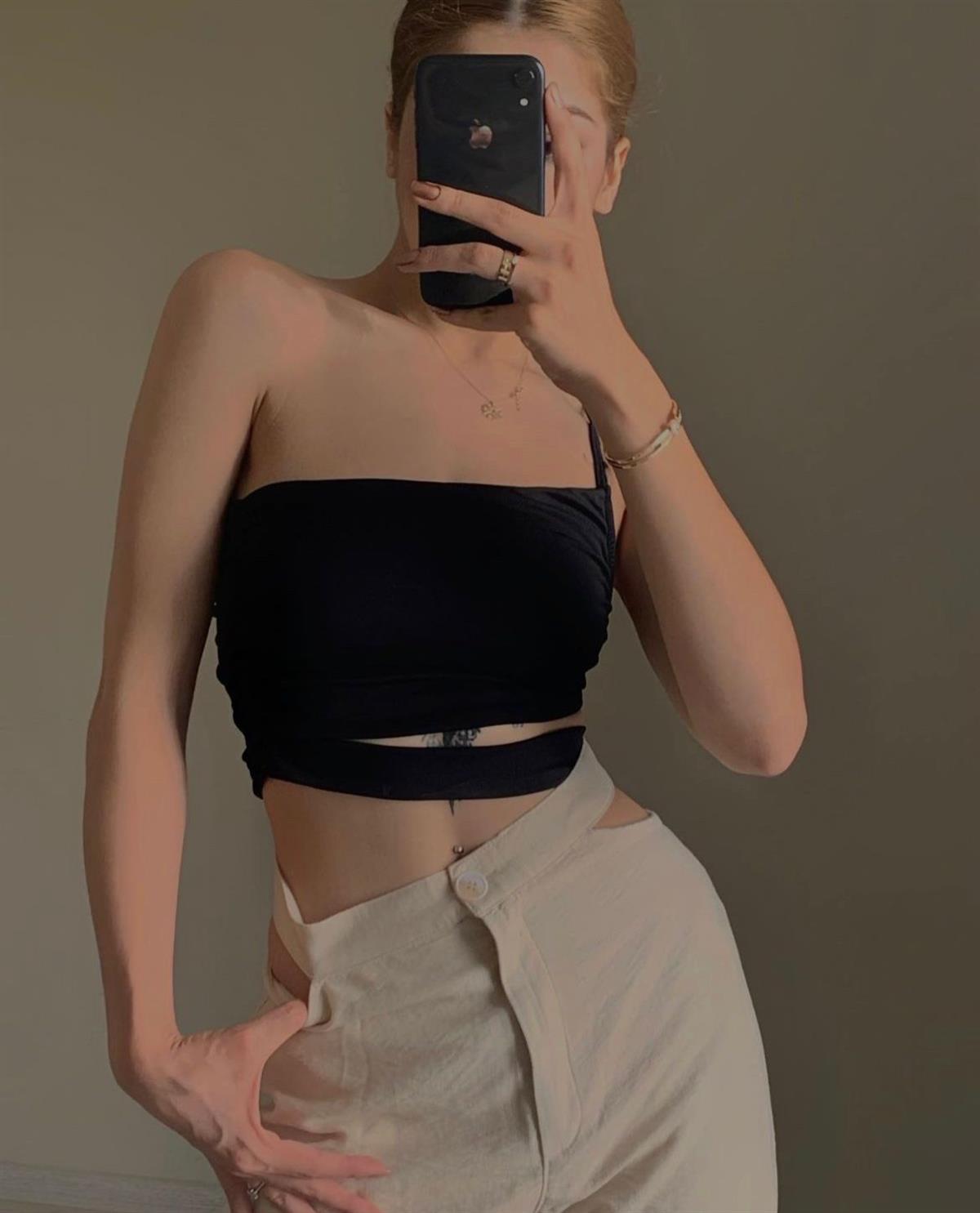 Tek Askılı Bel Bantlı Siyah Crop Bluz