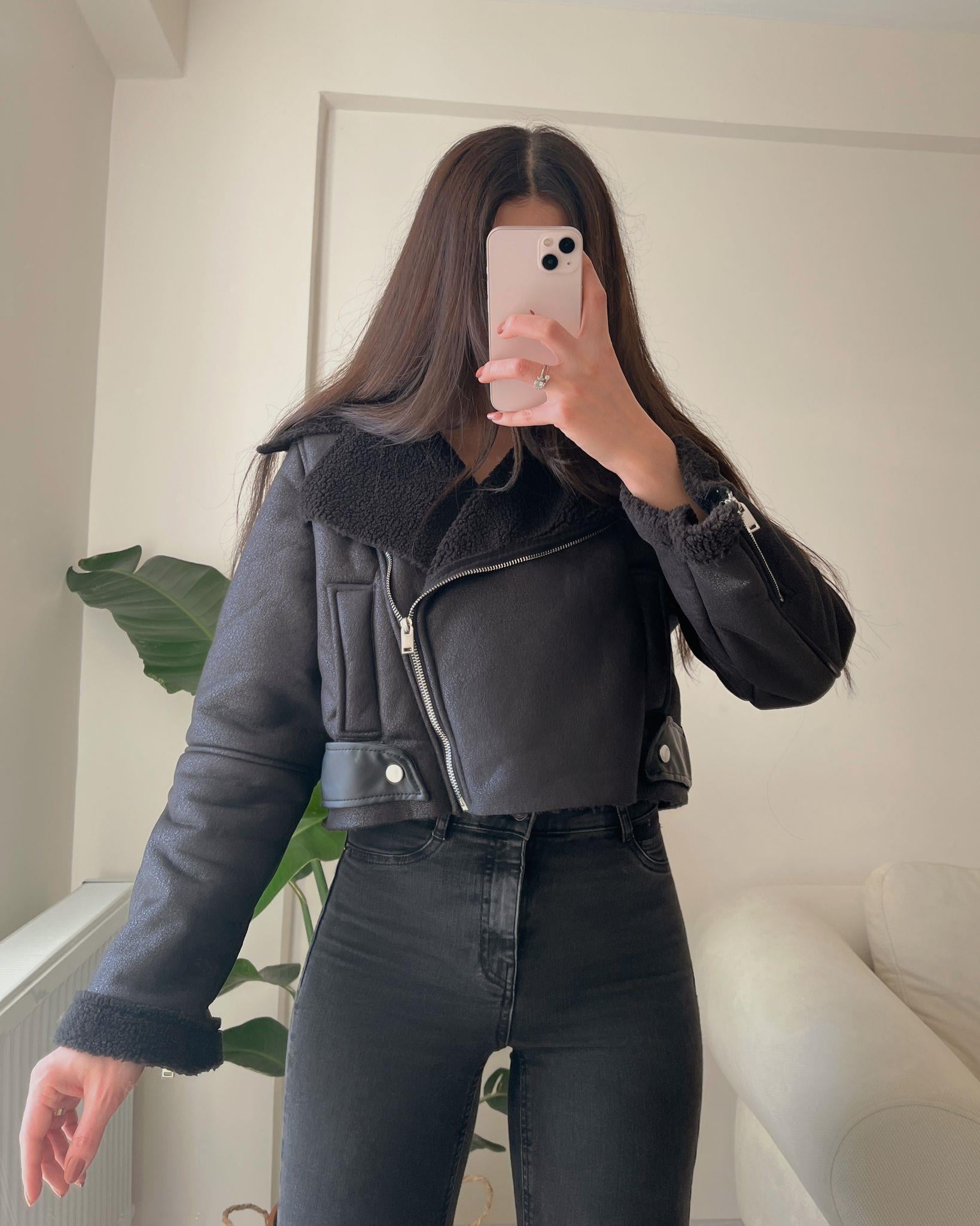 Edna Kürklü Kemerli Crop Lamine Siyah Ceket
