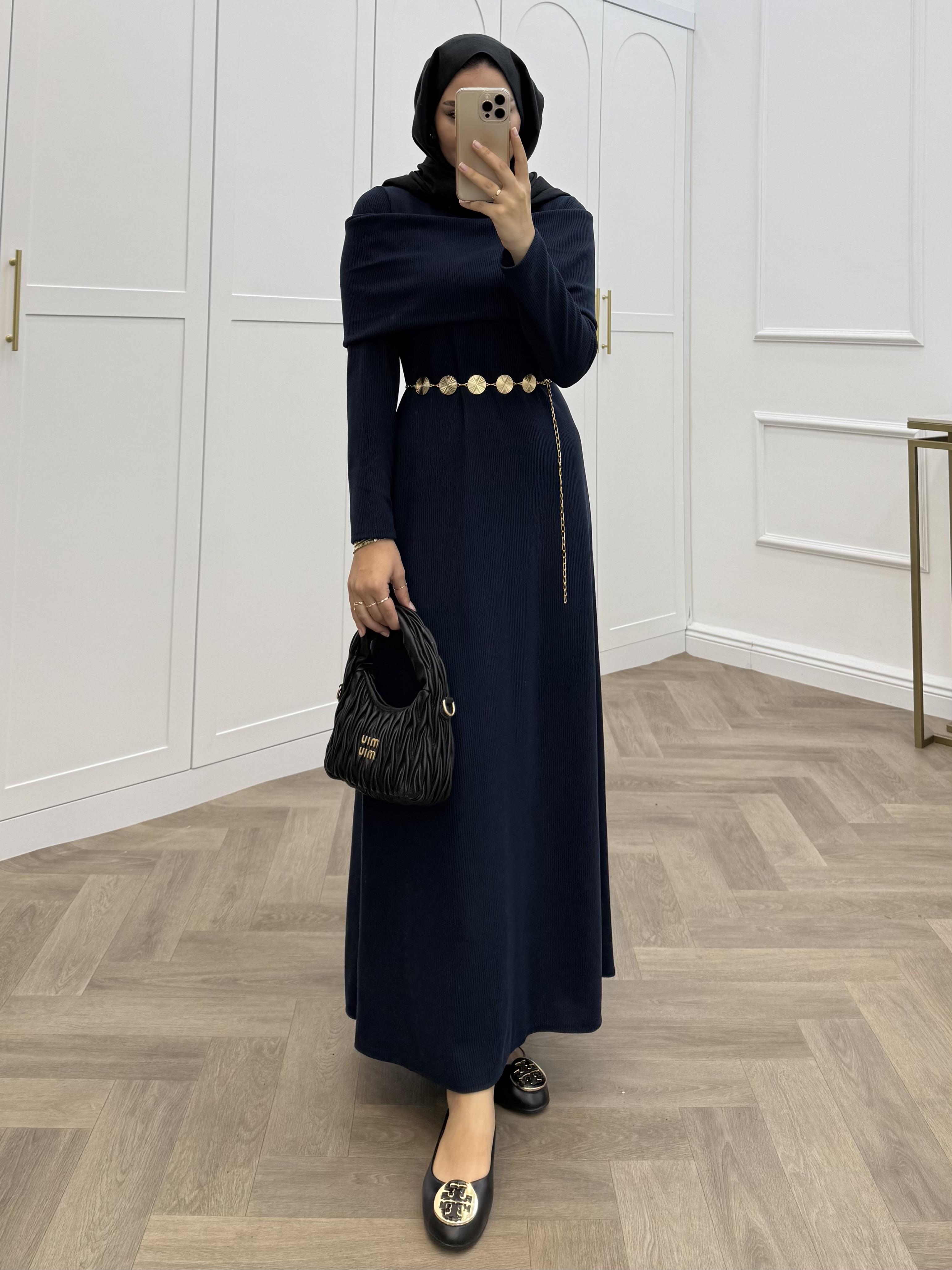 AKSESUAR DETAYLI FİTİLLİ ELBİSE LACİVERT