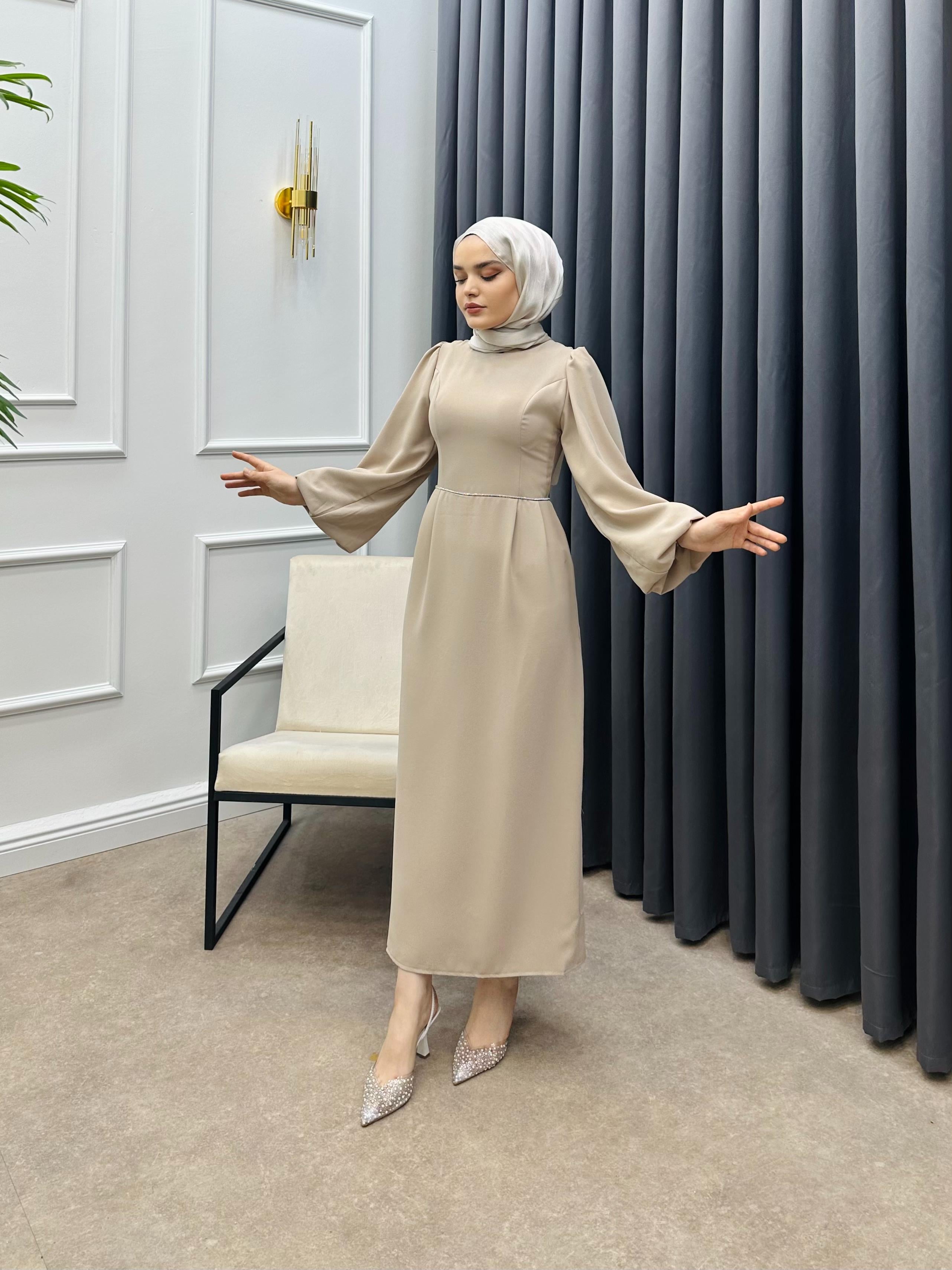 BELİ TAŞLI BALON KOL ELBİSE BEJ