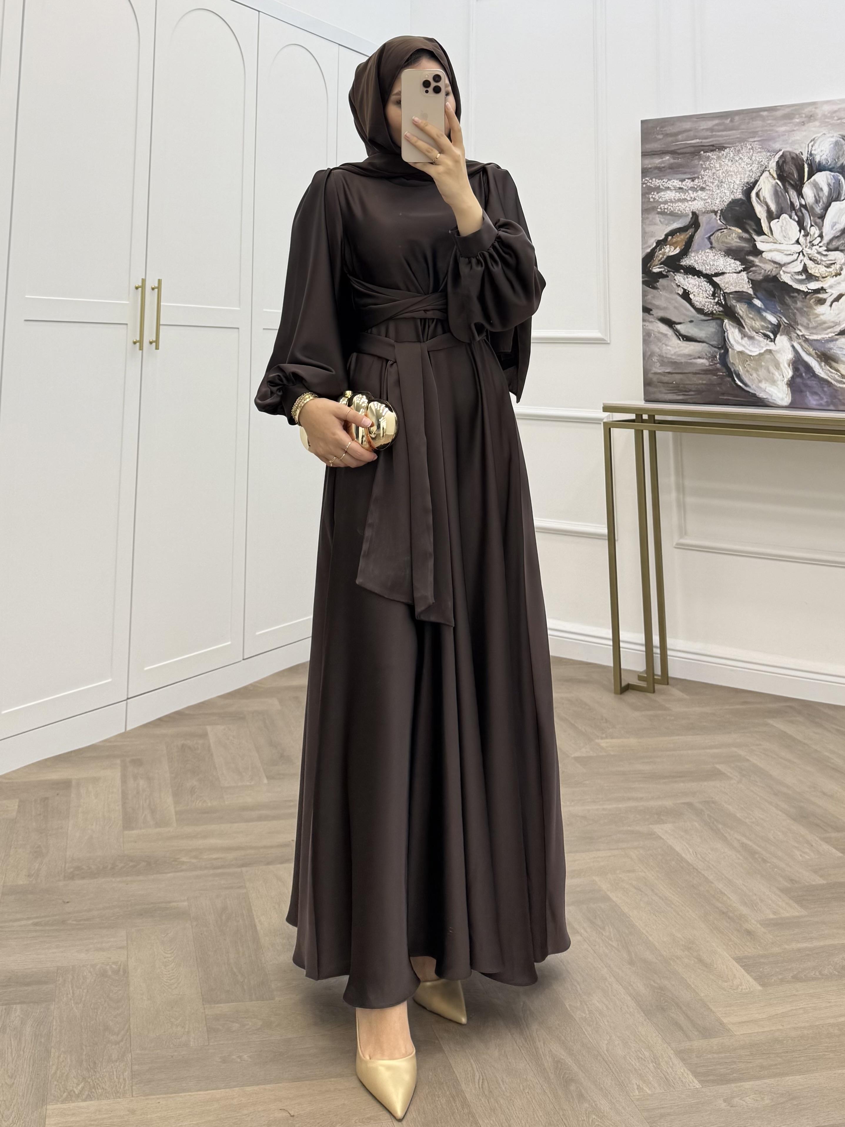 ÇAPRAZ BAĞLAMALI SATEN ELBİSE KAHVE