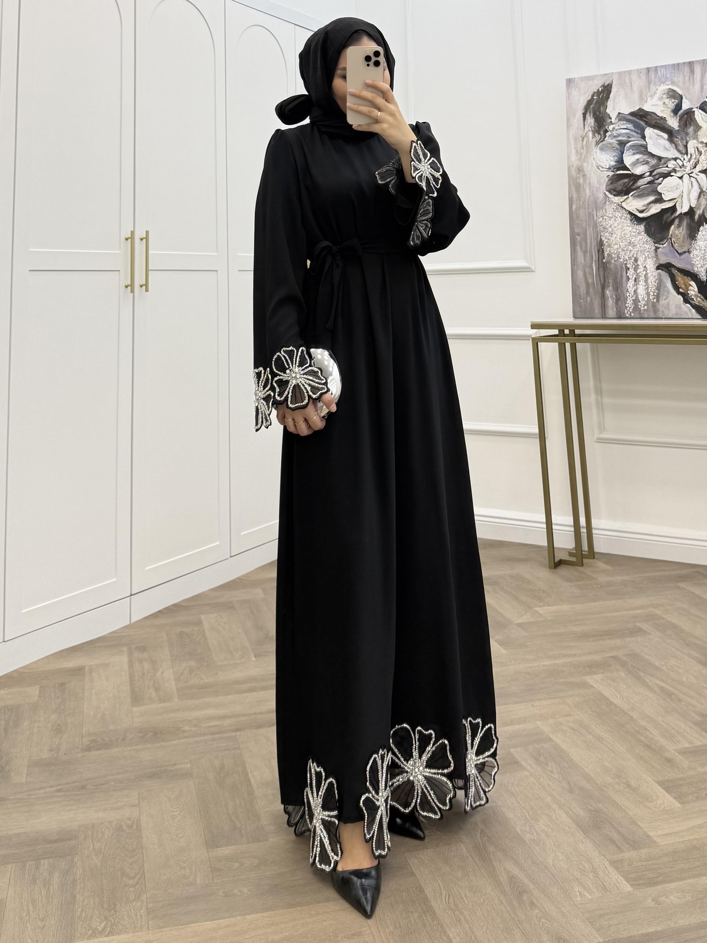 ÇİÇEK TAŞ İŞLEMELİ KREP ELBİSE SİYAH