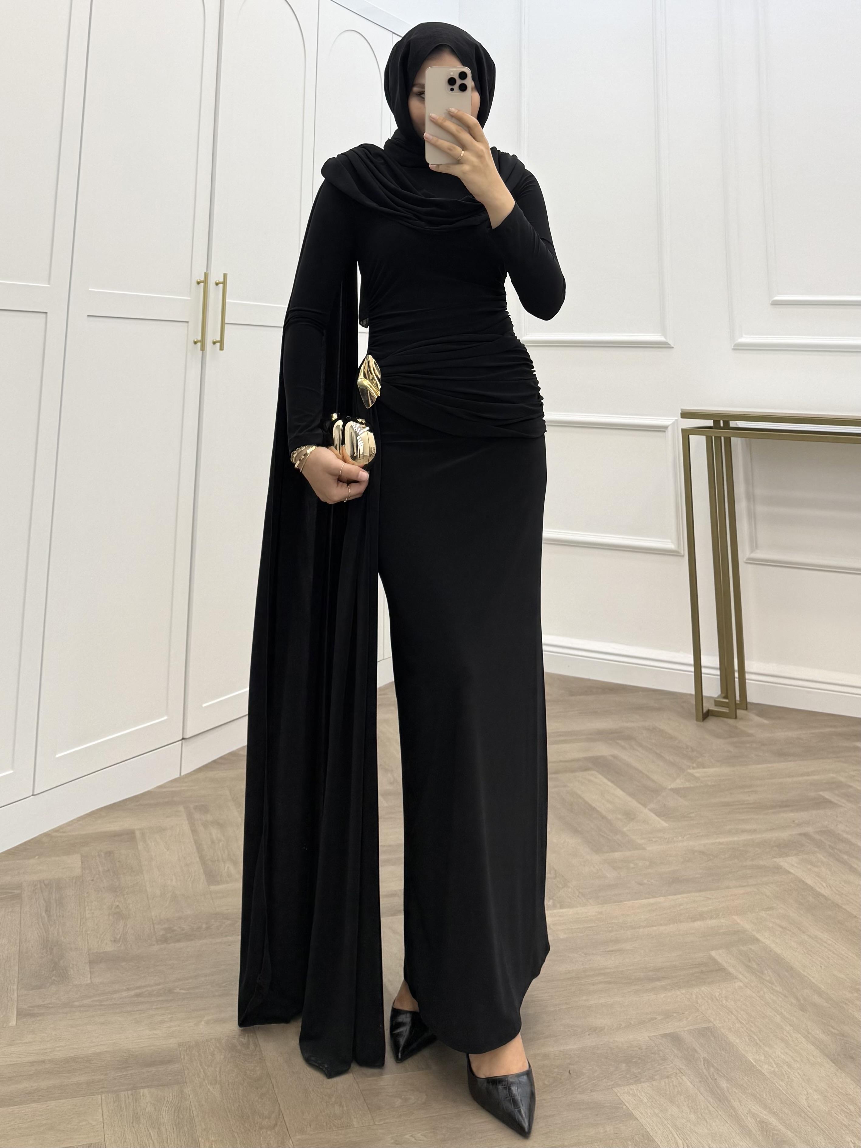 DEGAJE YAKA KUYRUKLU SANDY ELBİSE SİYAH