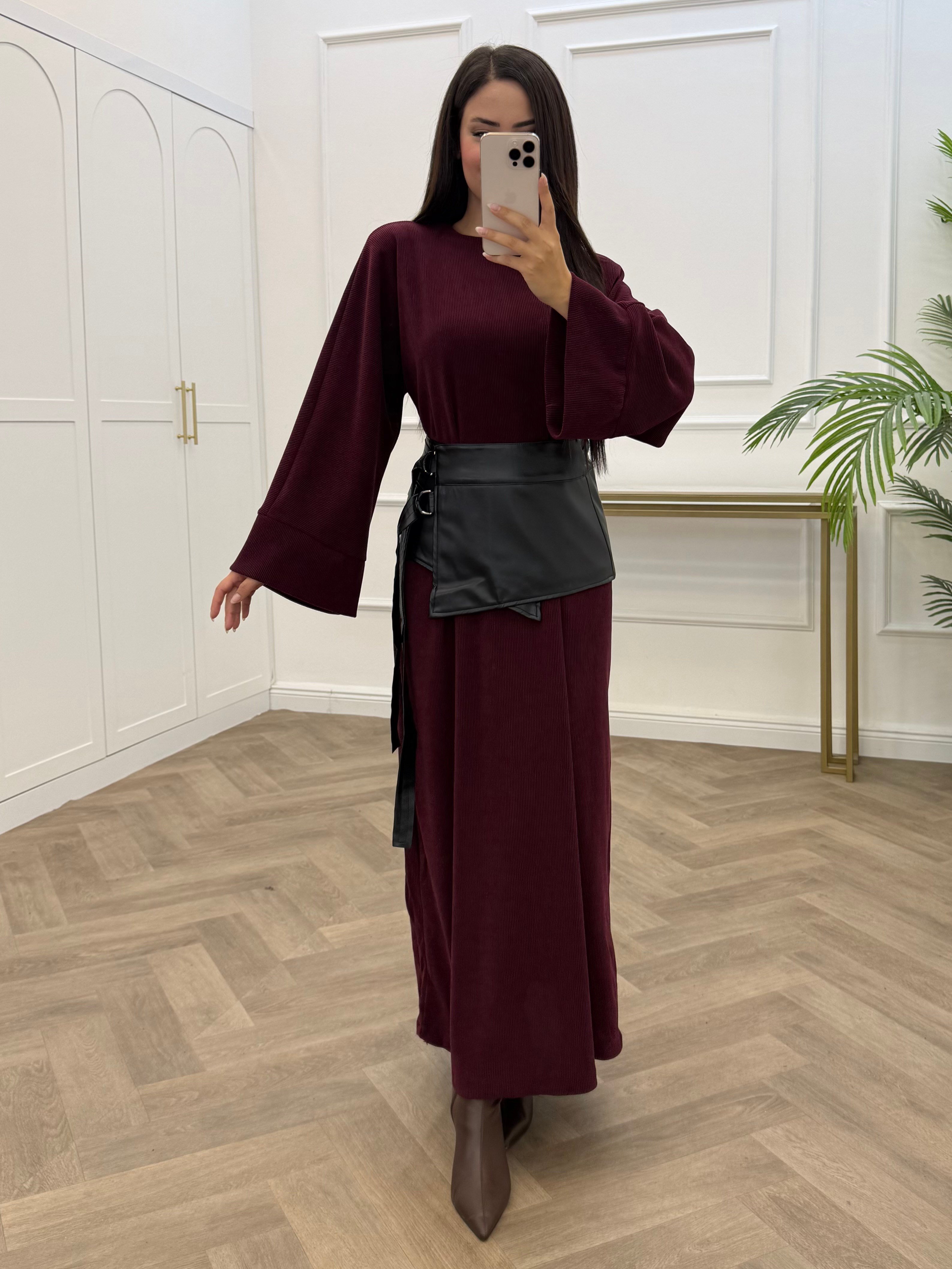 DERİ KEMERLİ FİTİLLİ ELBİSE BORDO