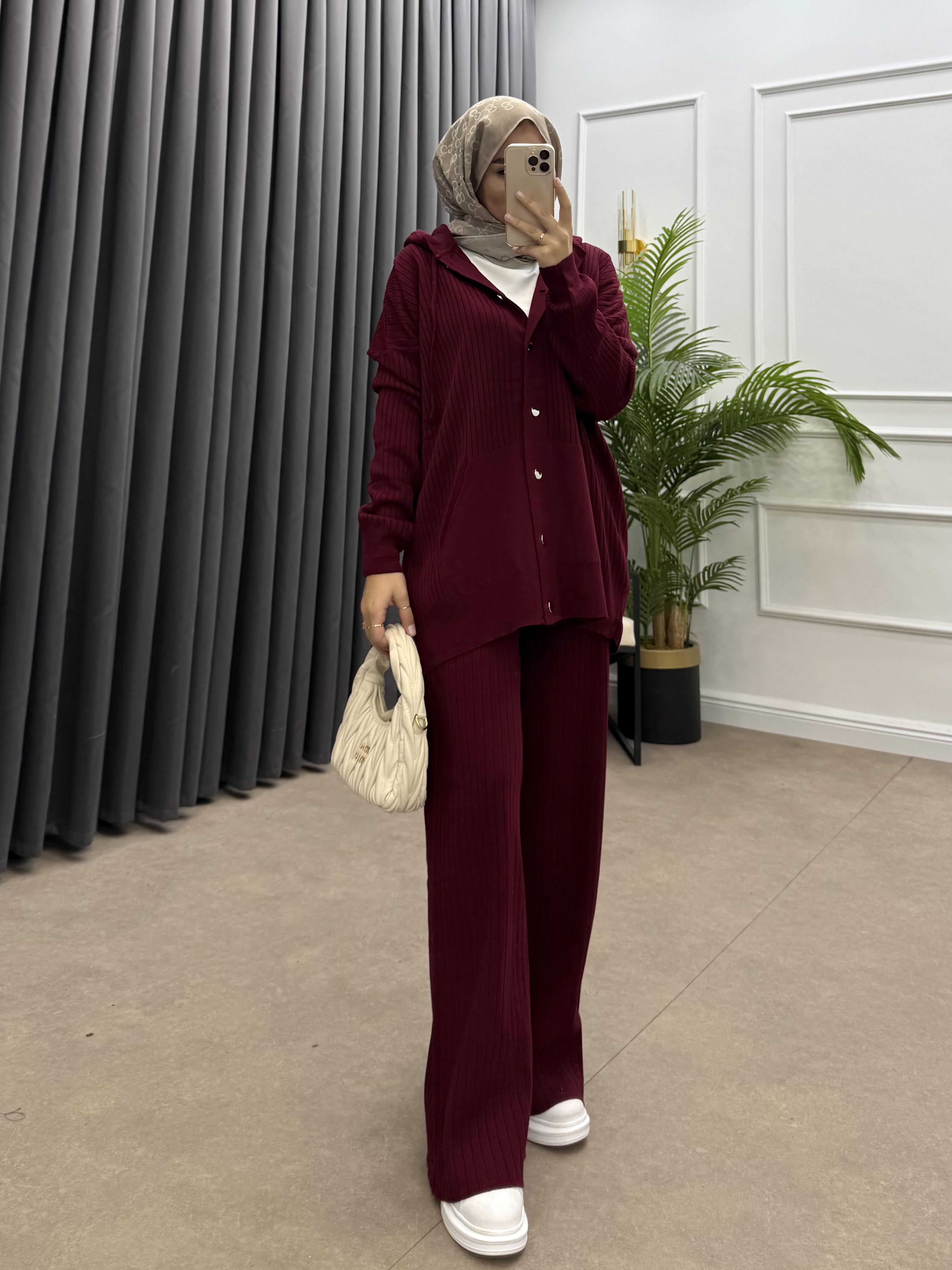 ELA ÖNDEN DÜĞMELİ TRİKO TAKIM BORDO