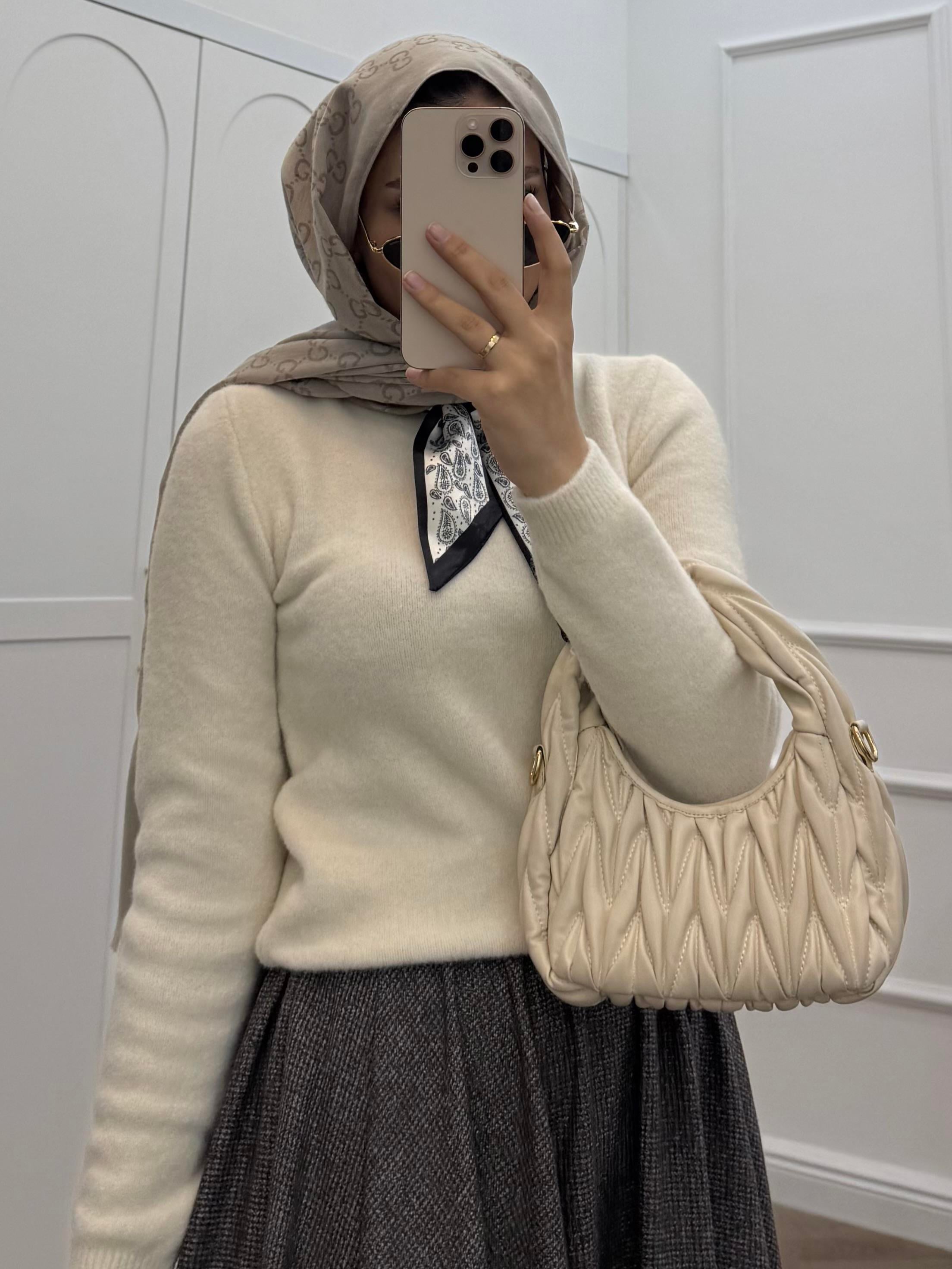 FULAR DETAYLI KAZAK TAŞ