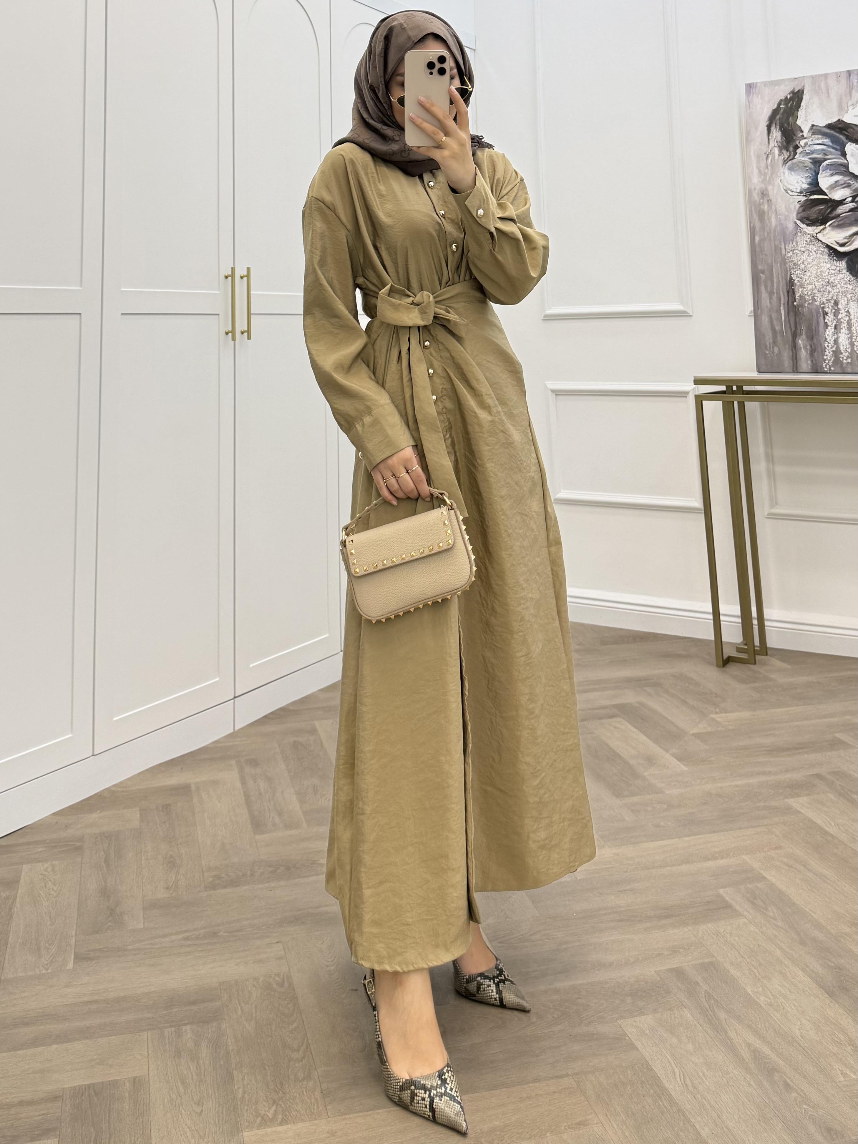 GOLD DÜĞMELİ ANVELOP ELBİSE BEJ