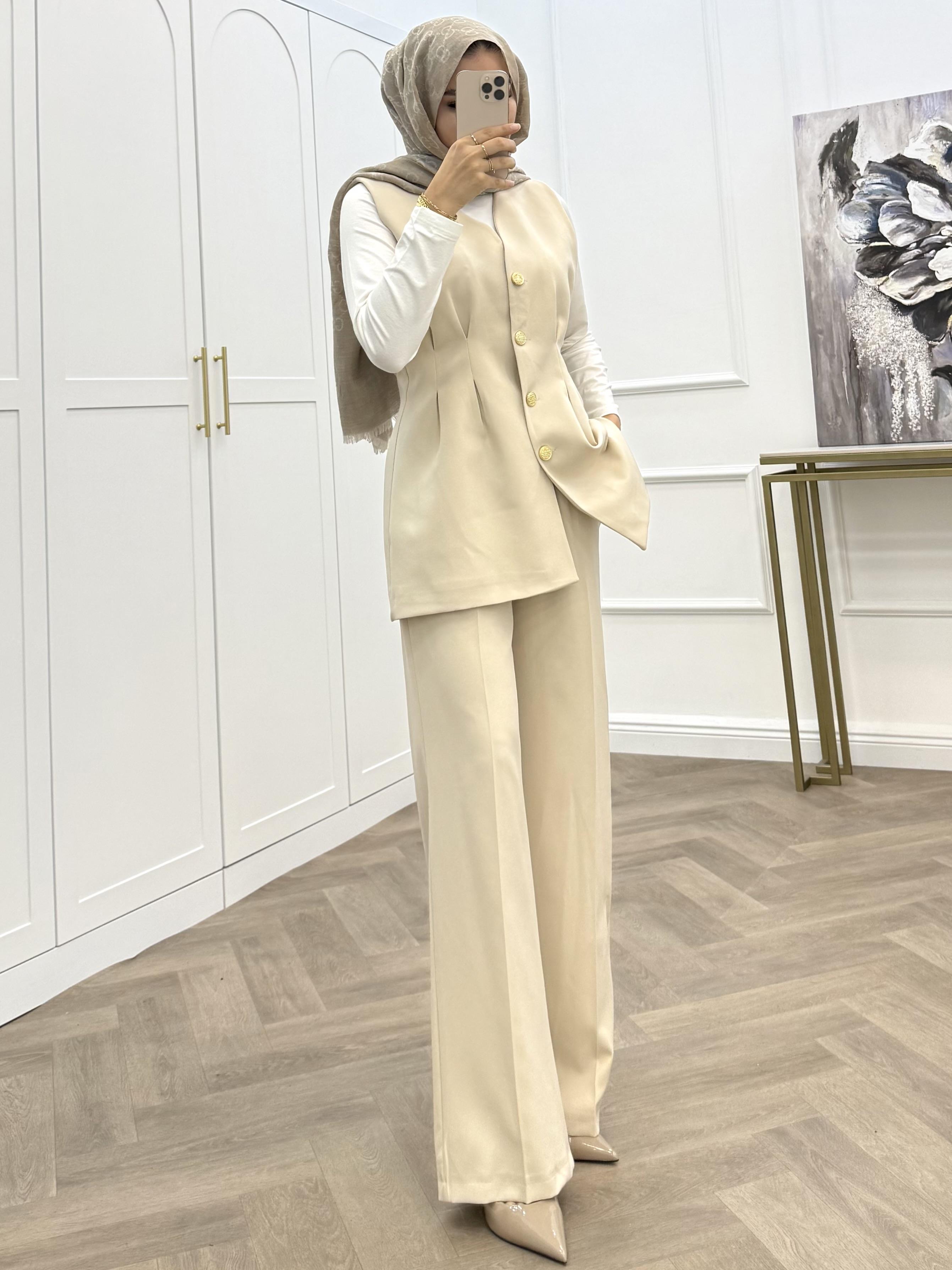 GOLD DÜĞMELİ BASİC YELEKLİ TAKIM TAŞ