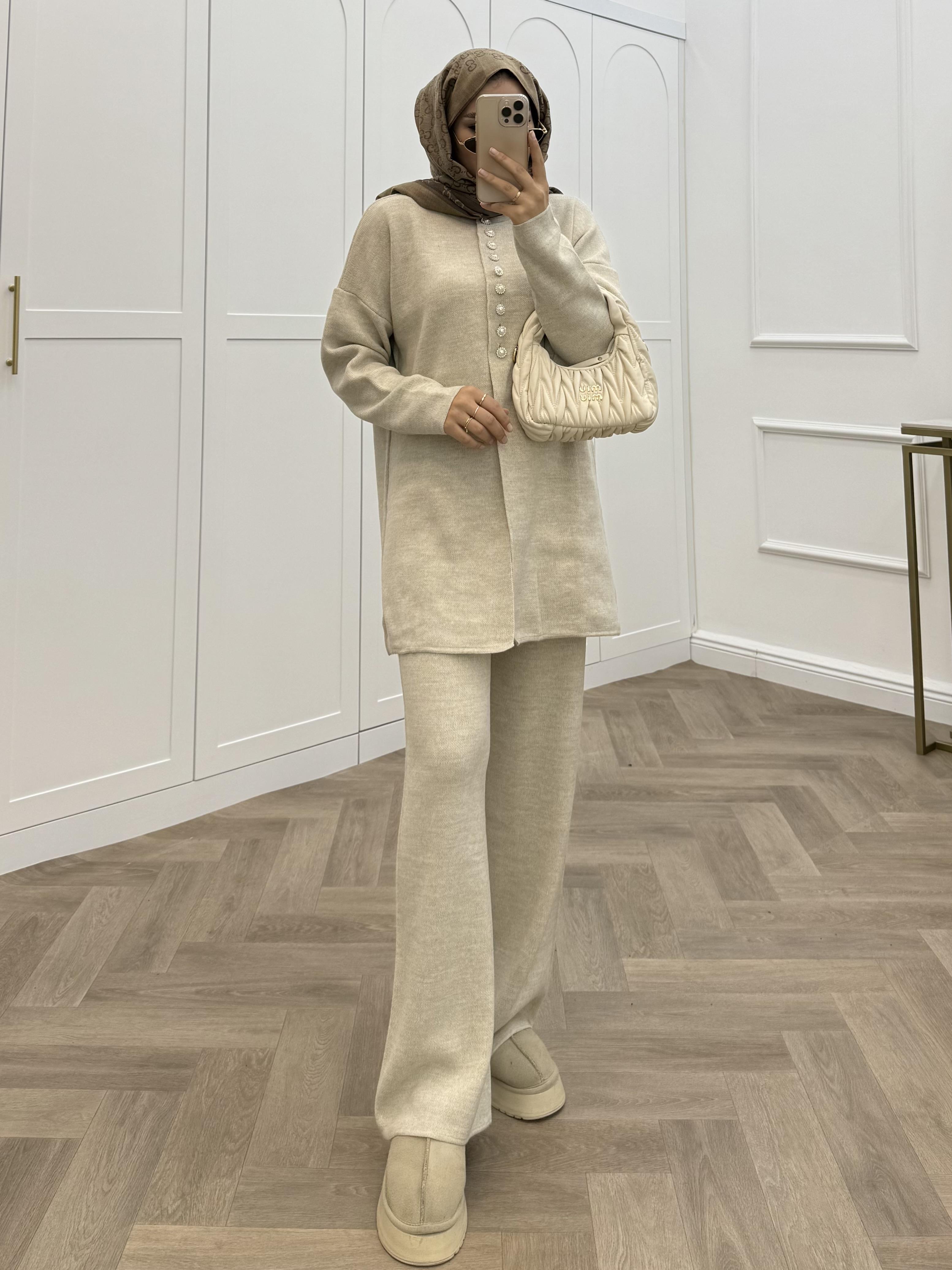 İNCİ DÜĞMELİ TRİKO TAKIM TAŞ