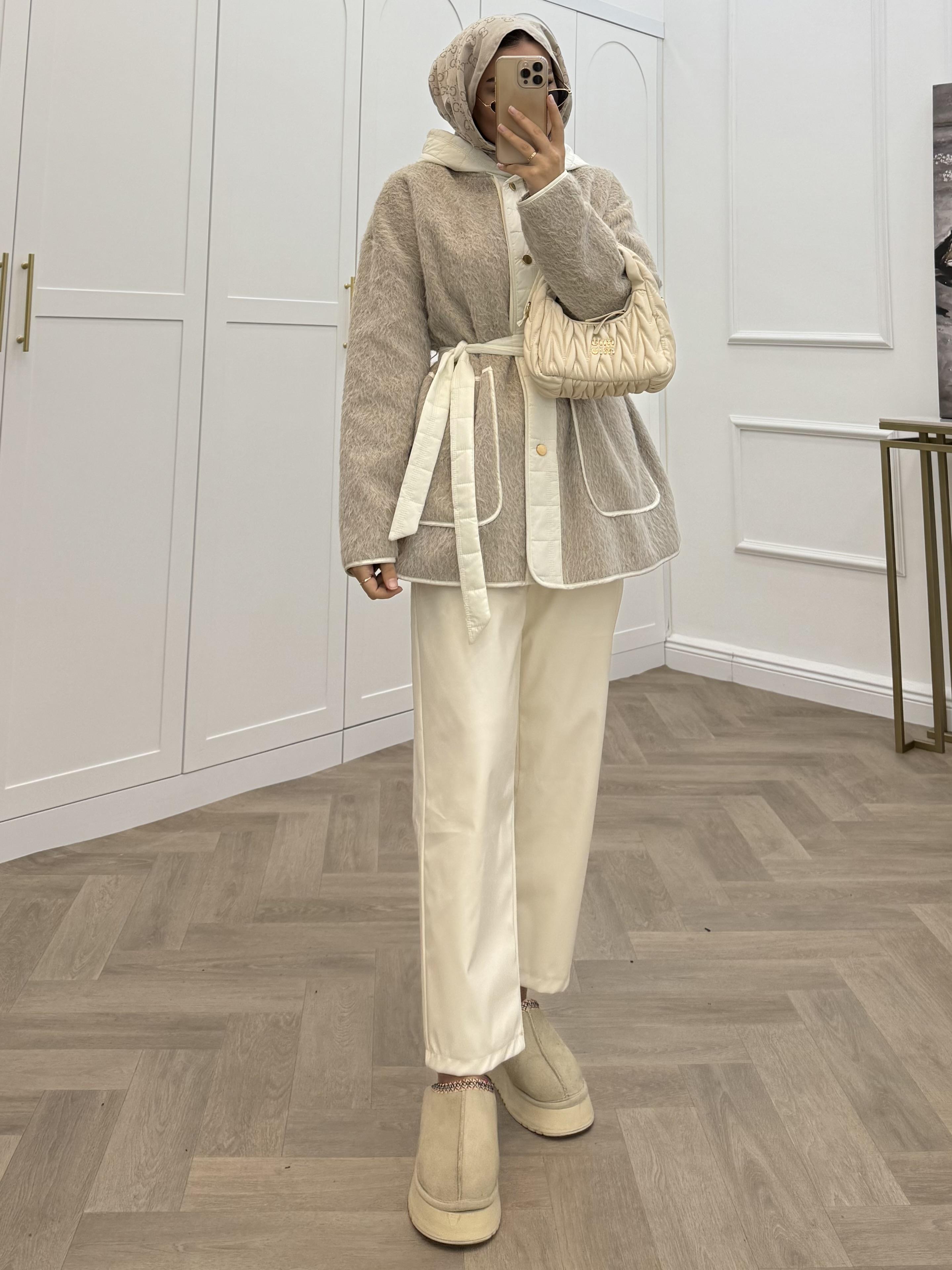 KAPÜŞONLU TAY TÜYÜ CEKET EKRU