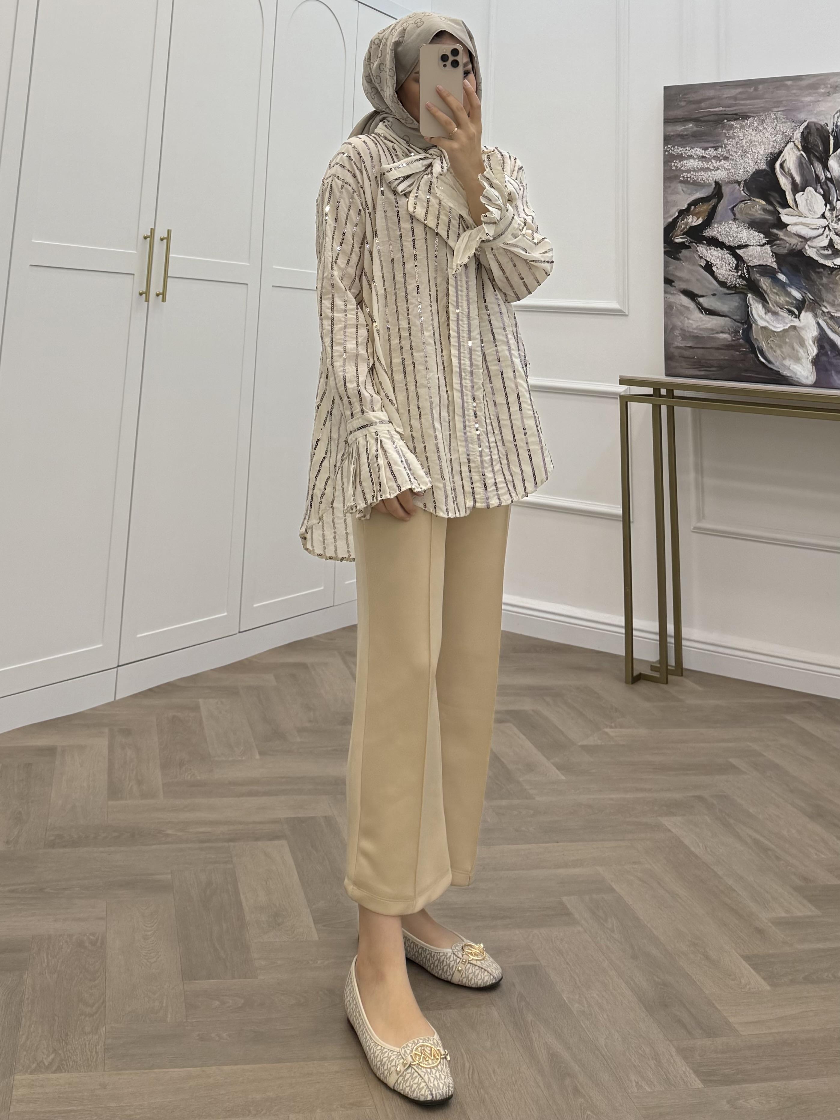 MİLANO YAKA BAĞCIKLI PAYETLİ GÖMLEK BEJ