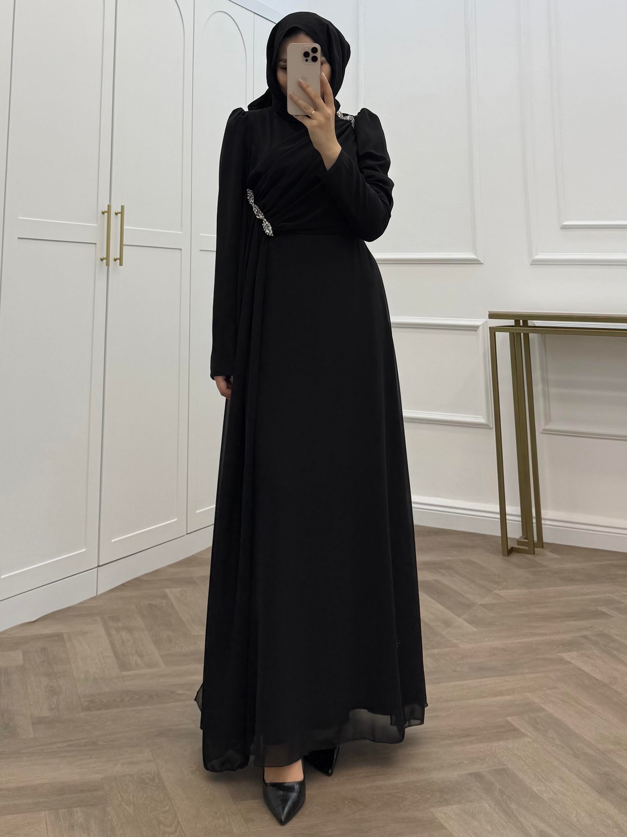 OMZU TAŞLI ŞİFON ELBİSE SİYAH