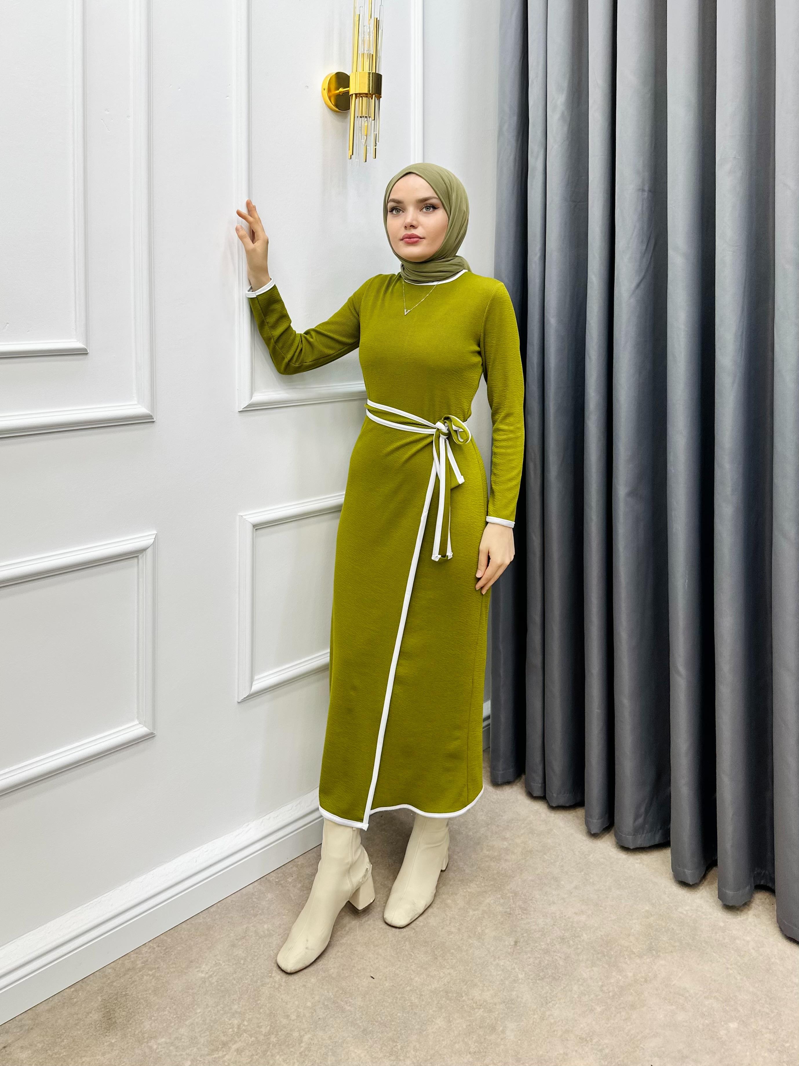 PARÇA DETAY BAĞLAMALI ELBİSE YAĞ YEŞİLİ