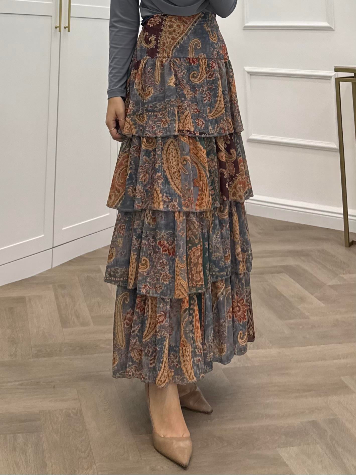 ŞAL DESEN KATLI ŞİFON ETEK GRİ