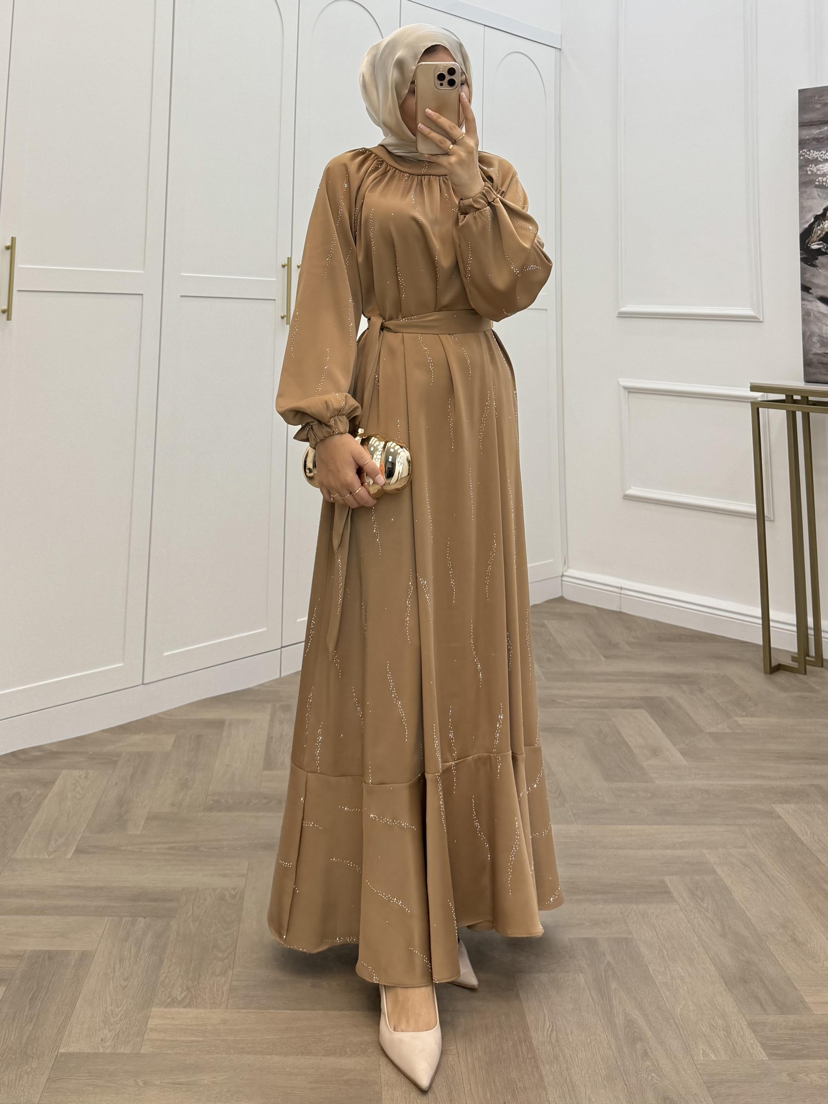 TAŞLI SATEN ELBİSE CAMEL
