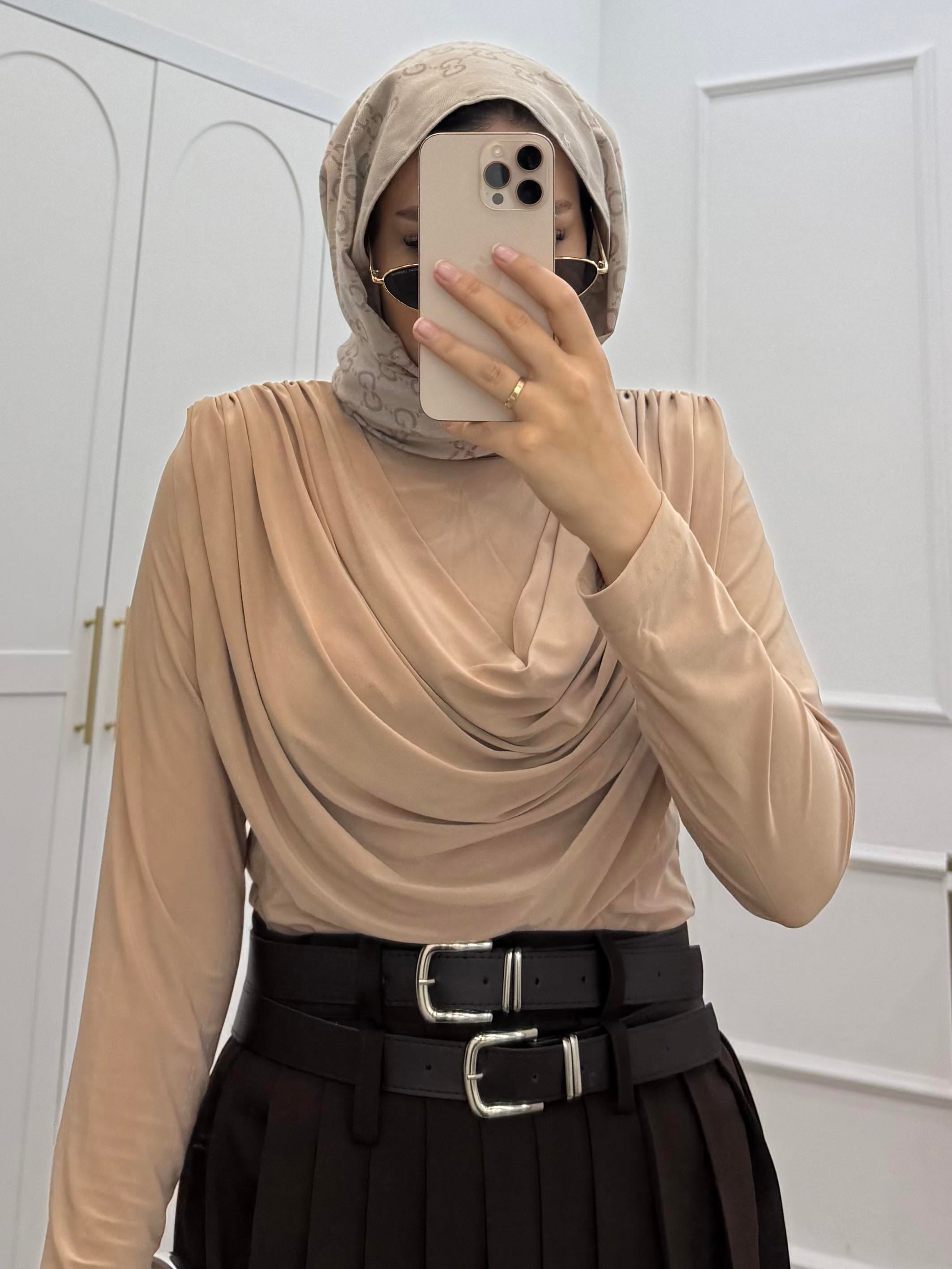 YAKASI DÖKÜMLÜ SANDY BLUZ BEJ