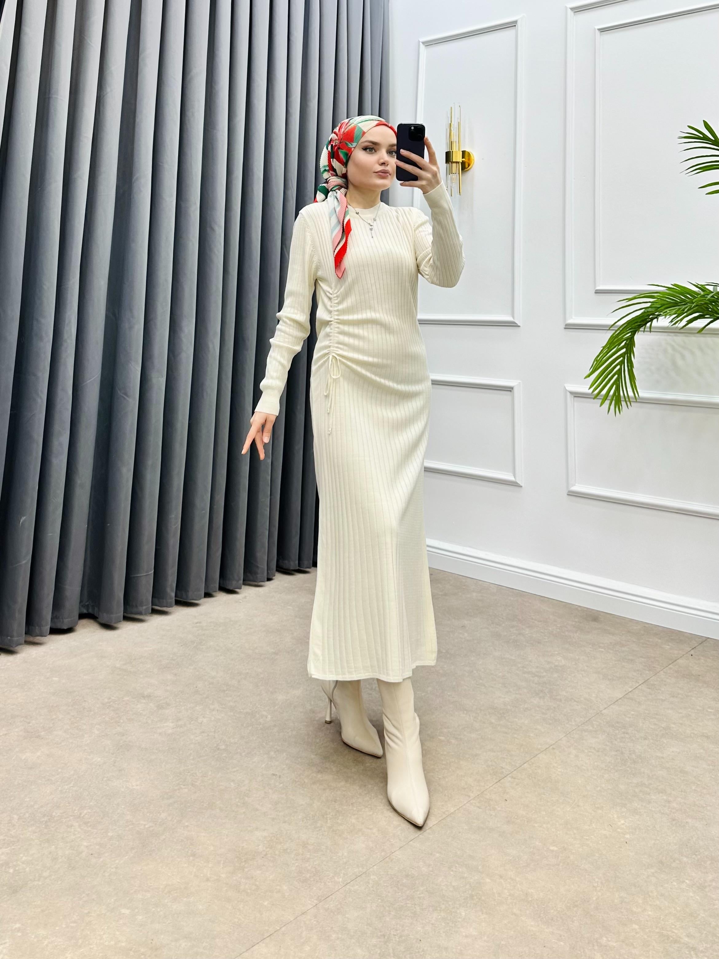 YANDAN İP DETAYLI TRİKO ELBİSE KREM