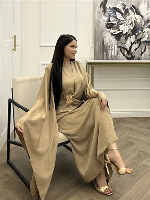 YARASA KOL GOLD TOKALI SATEN ELBİSE BEJ