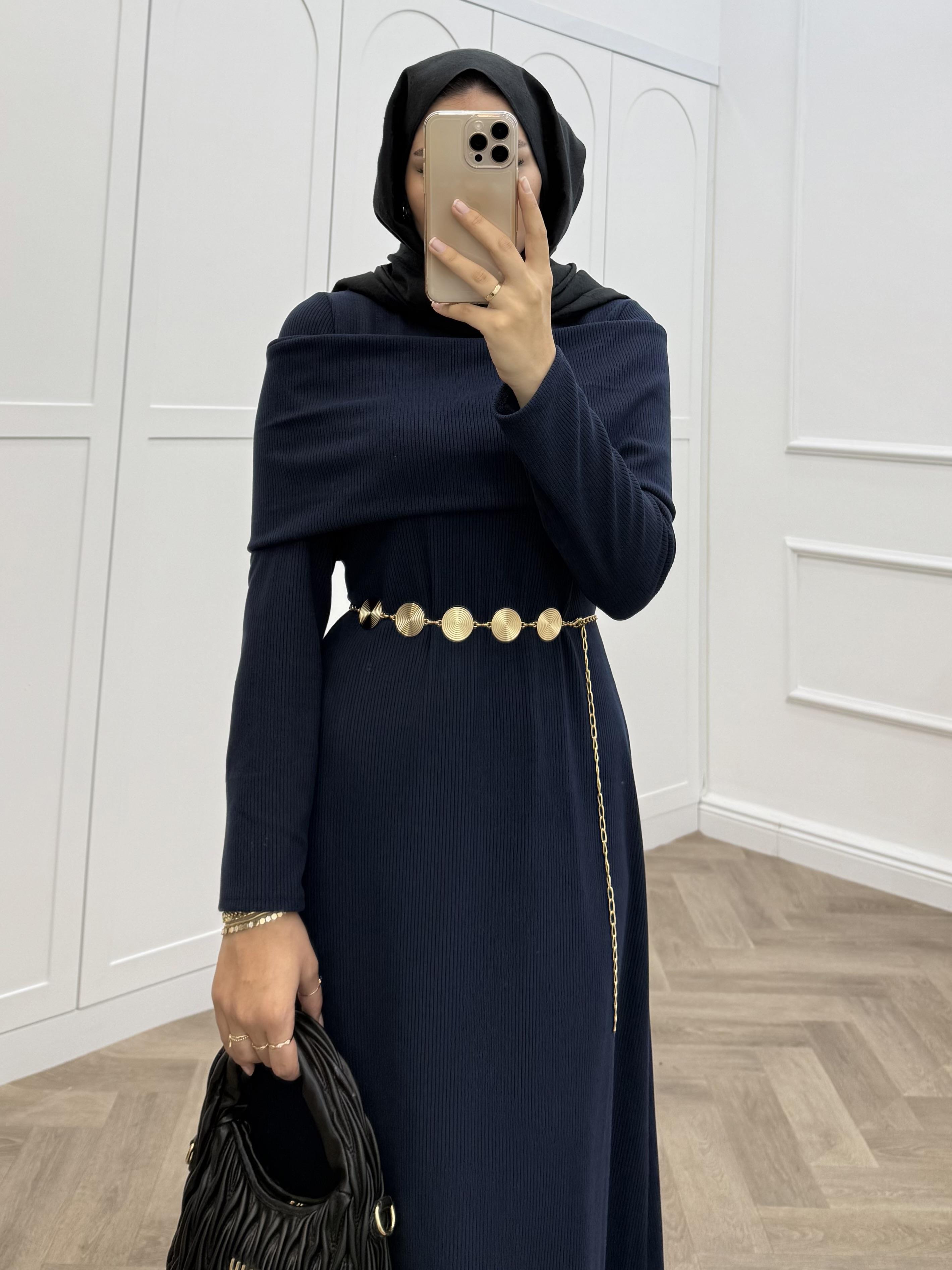 AKSESUAR DETAYLI FİTİLLİ ELBİSE KAHVE