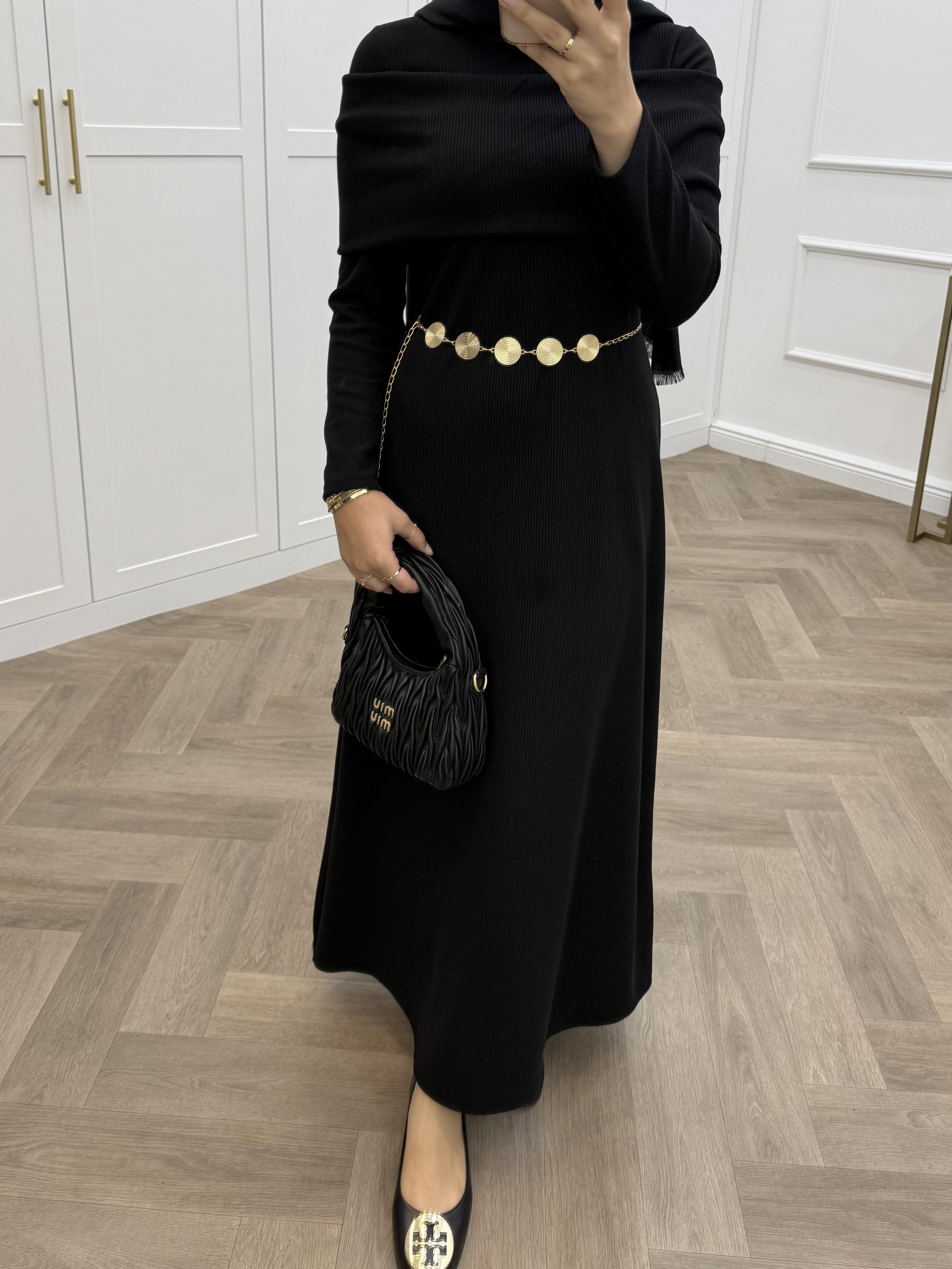 AKSESUAR DETAYLI FİTİLLİ ELBİSE SİYAH