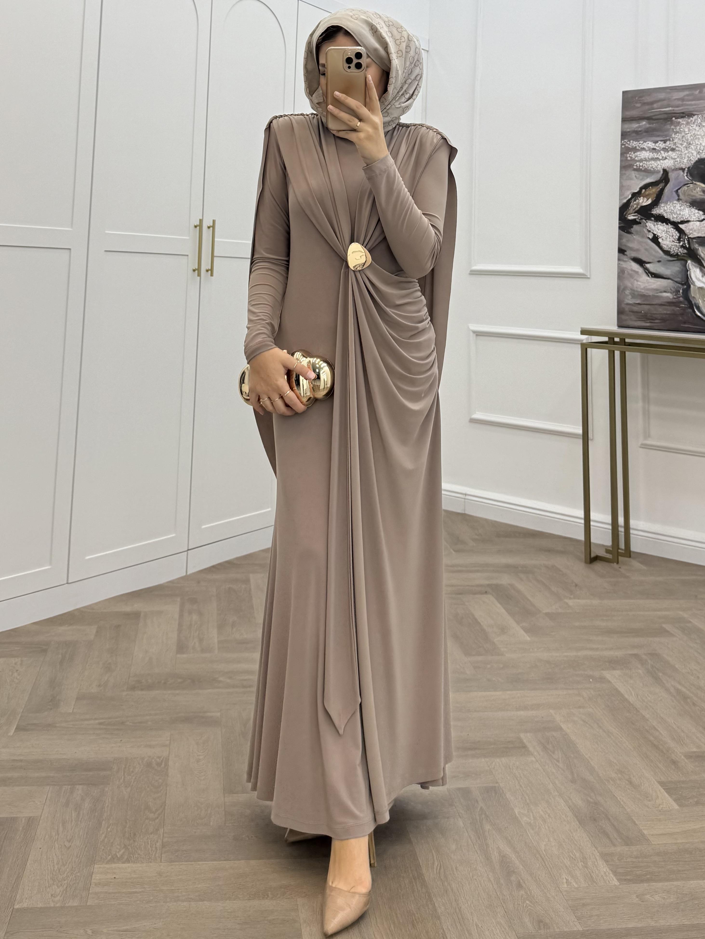 AKSESUAR DETAYLI SANDY ELBİSE VİZON 