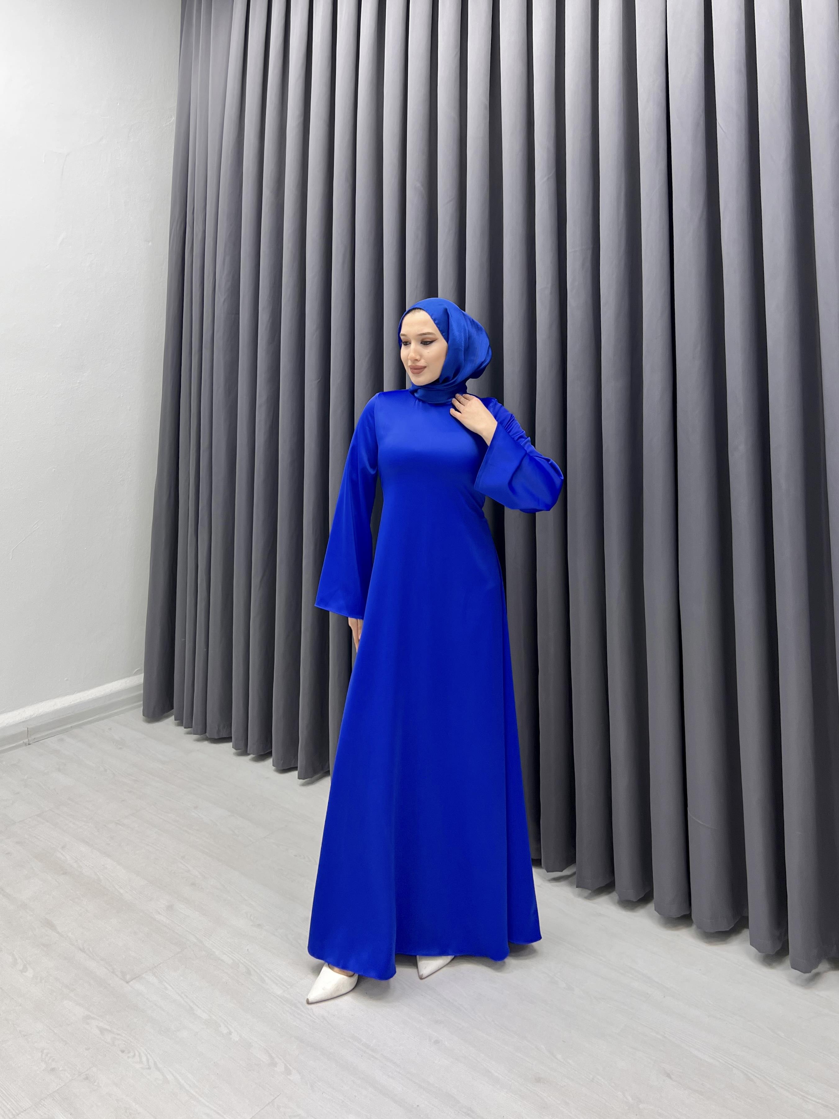 ARKADAN BAĞCIKLI SATEN ELBİSE SAKS