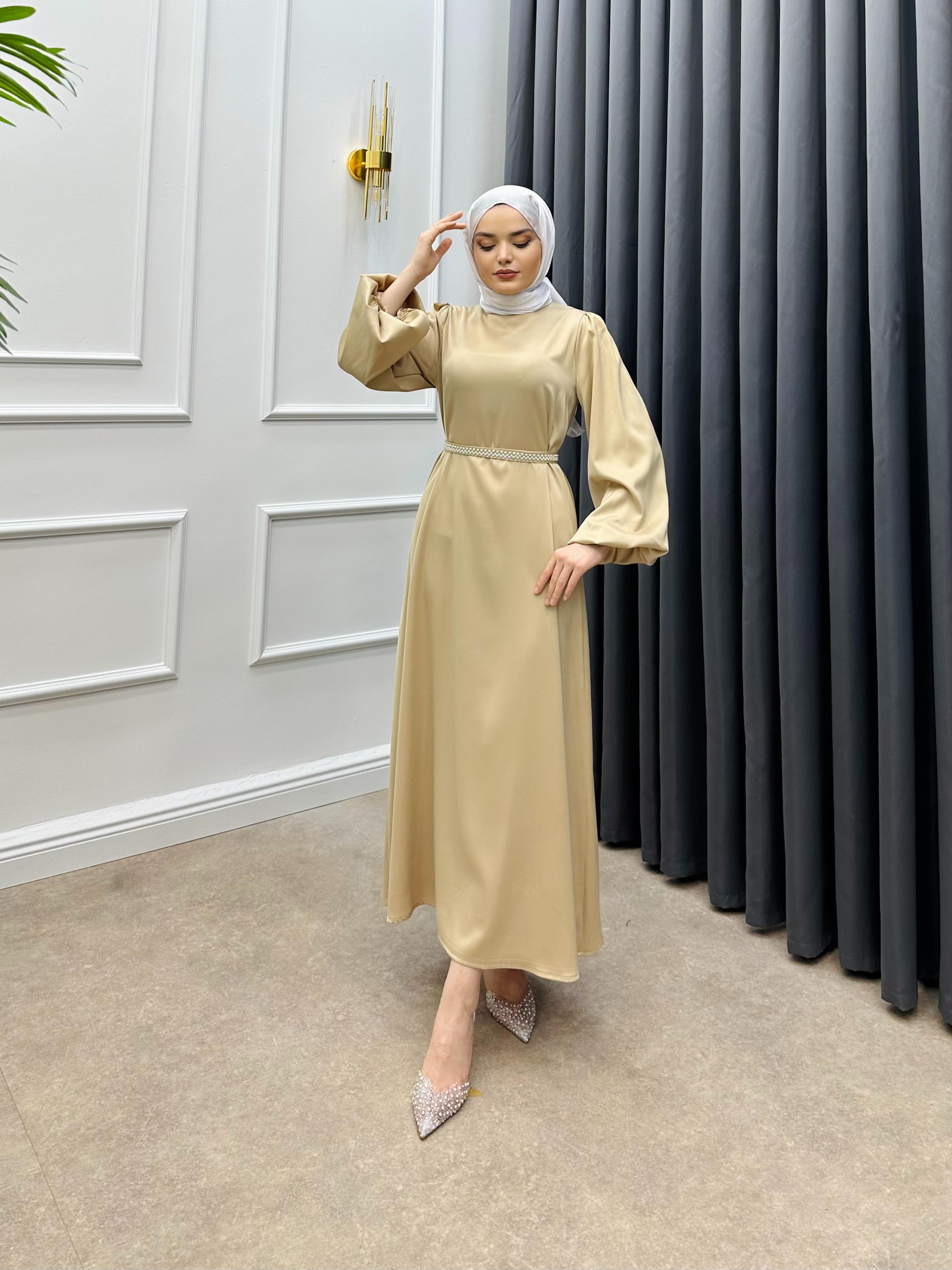 BALON KOL İNCİ KEMERLİ SATEN ELBİSE BEJ