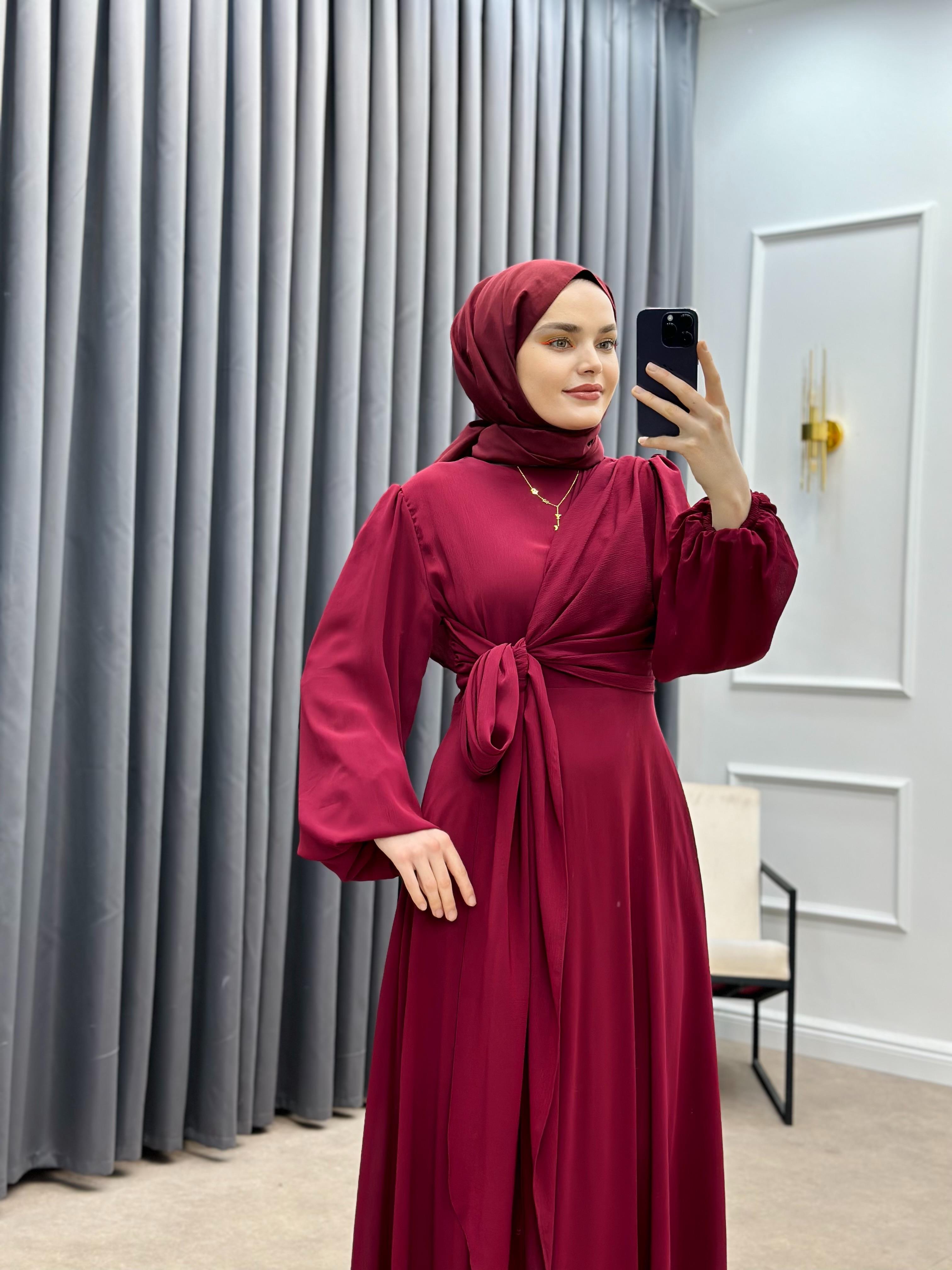 BEL BAĞLAMALI ŞİFON ELBİSE BORDO