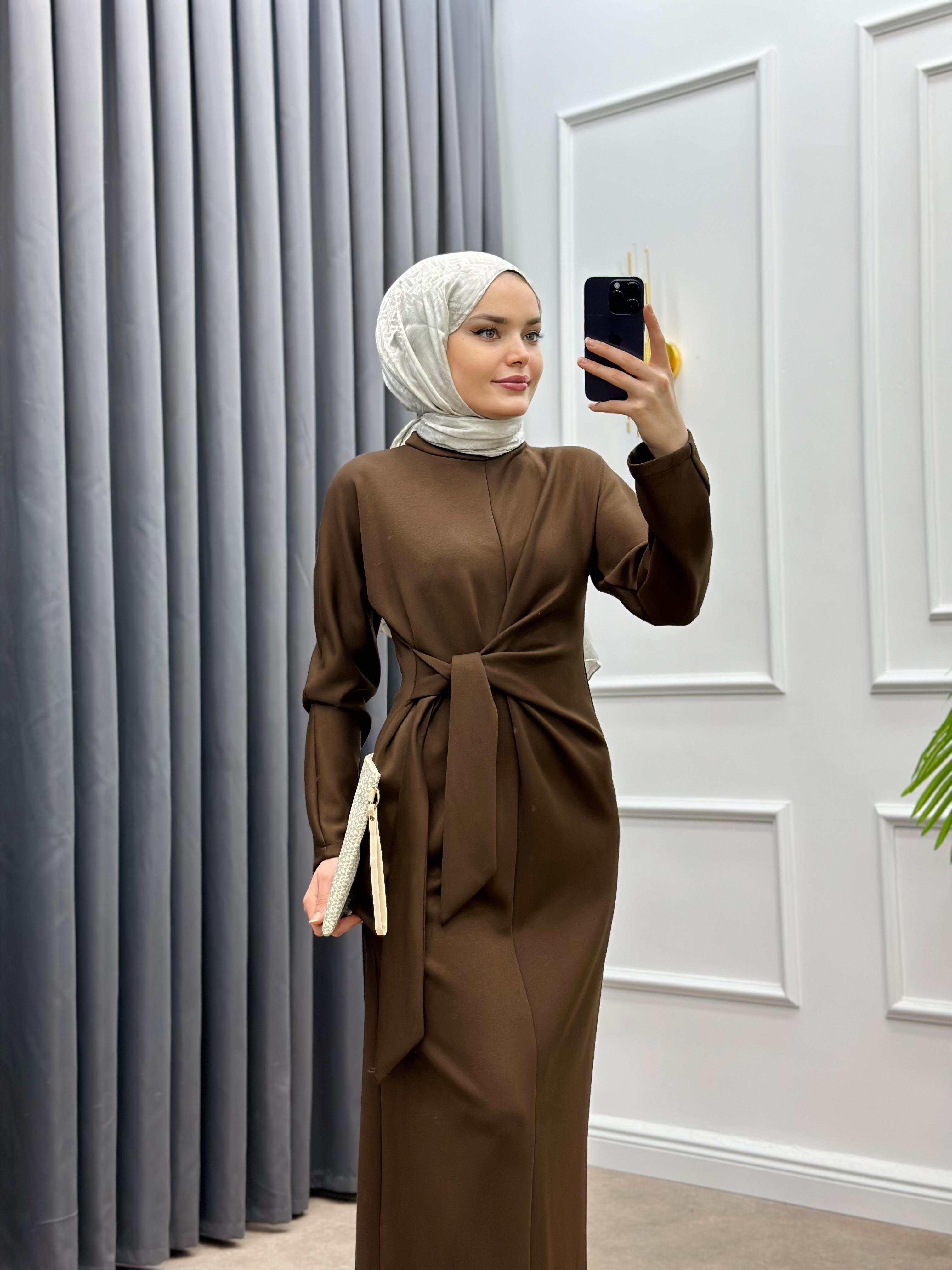 BELDEN BAĞLAMALI OYSHO ELBİSE KAHVE