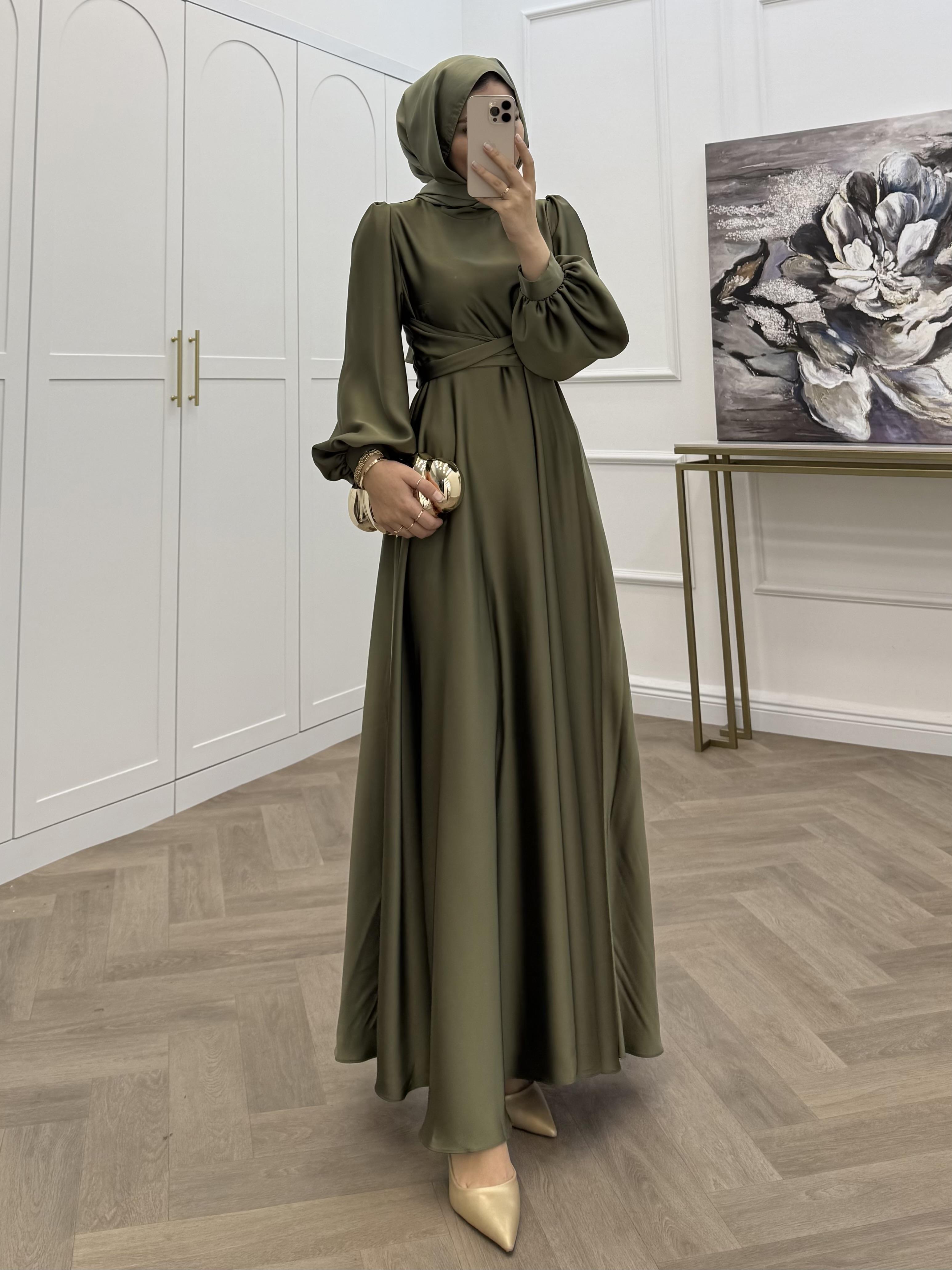 ÇAPRAZ BAĞLAMALI SATEN ELBİSE HAKİ