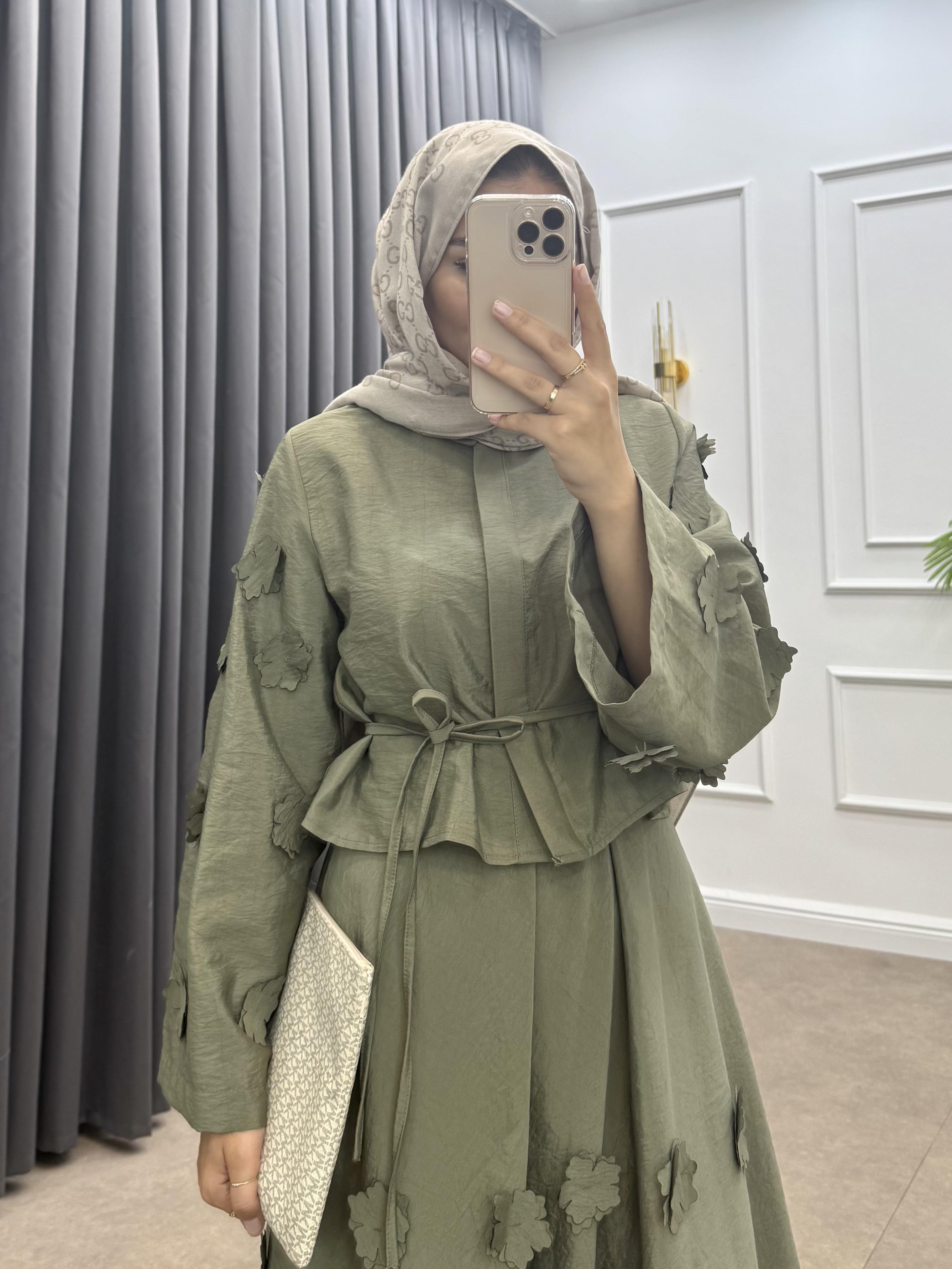 ÇİÇEK DETAYLI ETEKLİ TAKIM HAKİ