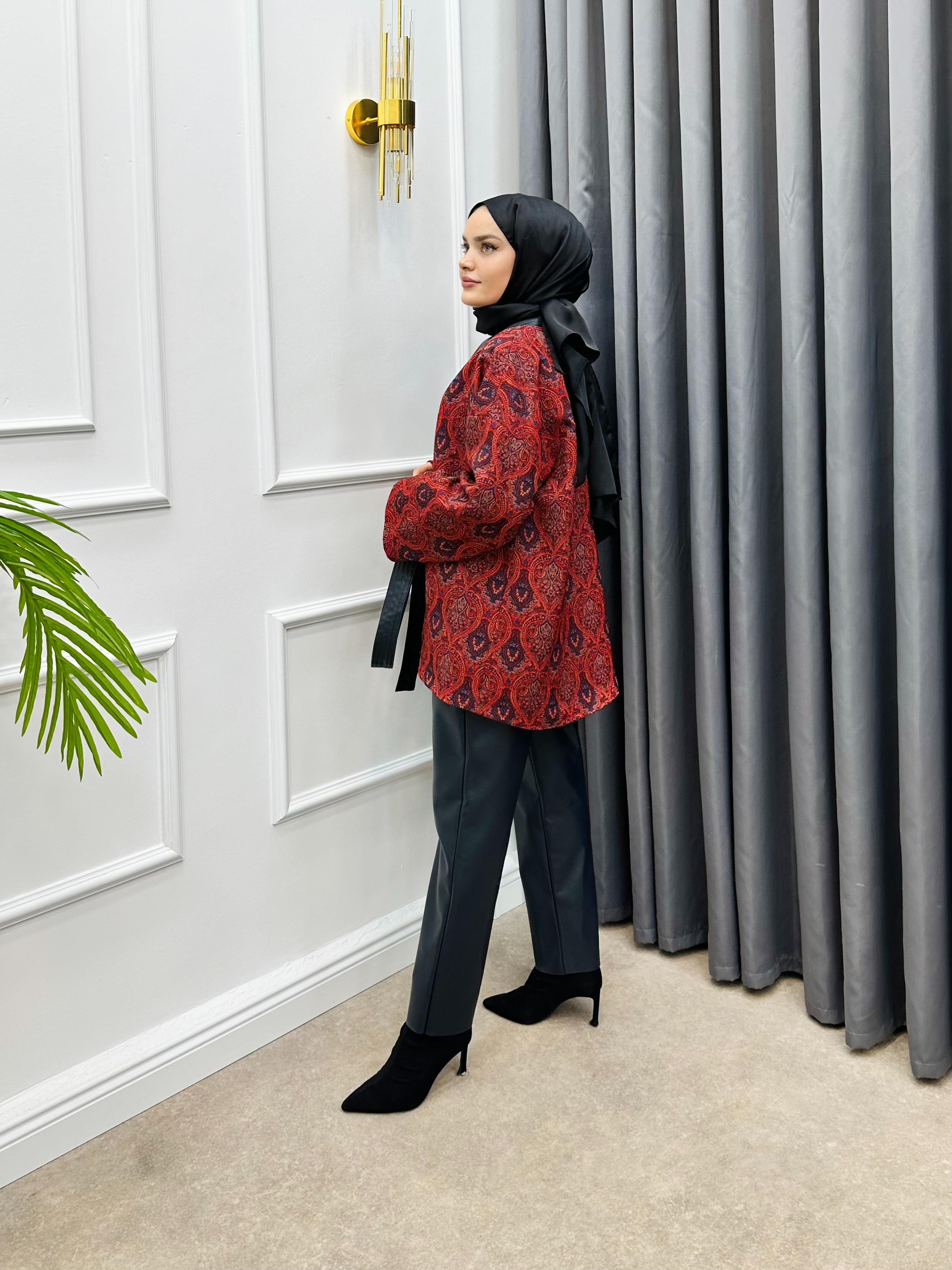 DESENLİ DERİ PANTOLONLU TAKIM KIRMIZI