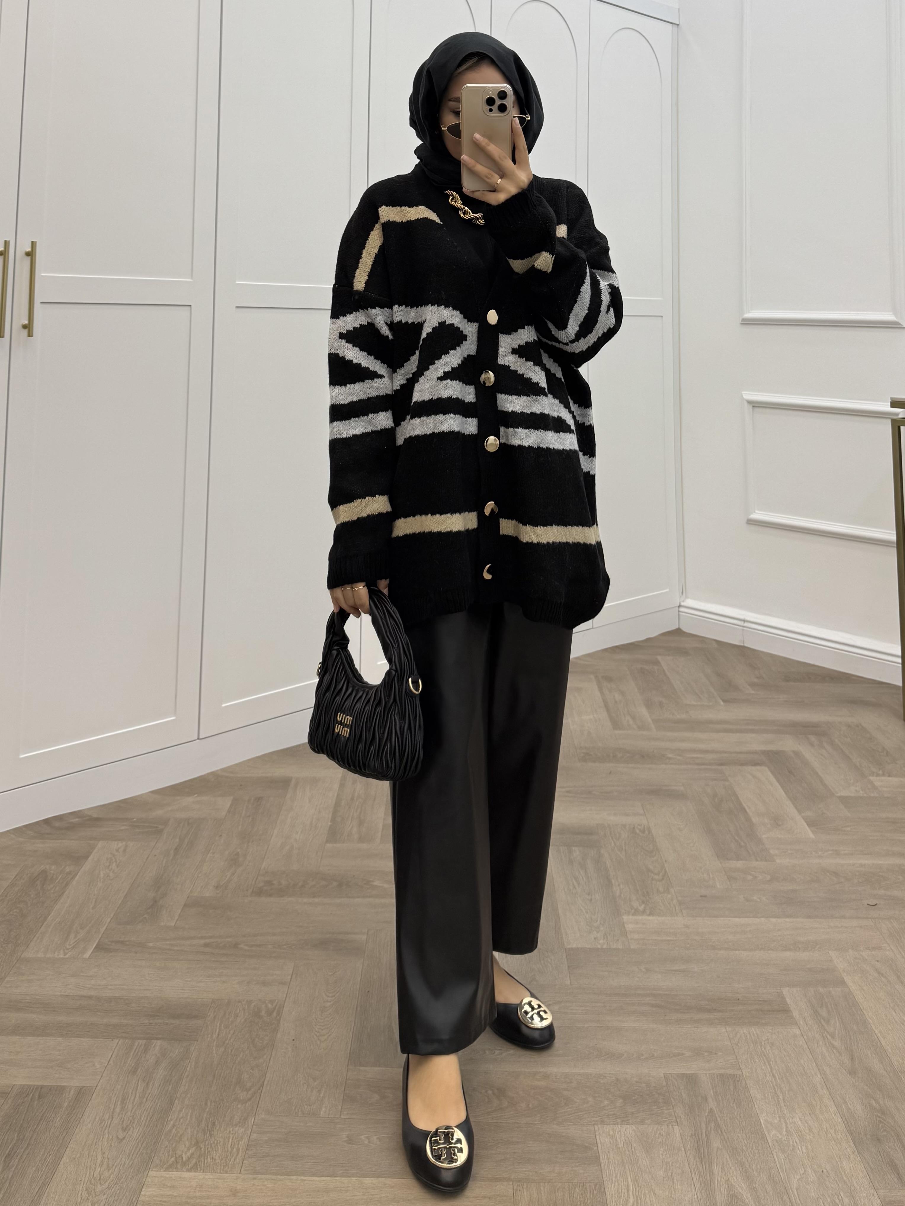 DESENLİ YUMOŞ HIRKA SİYAH