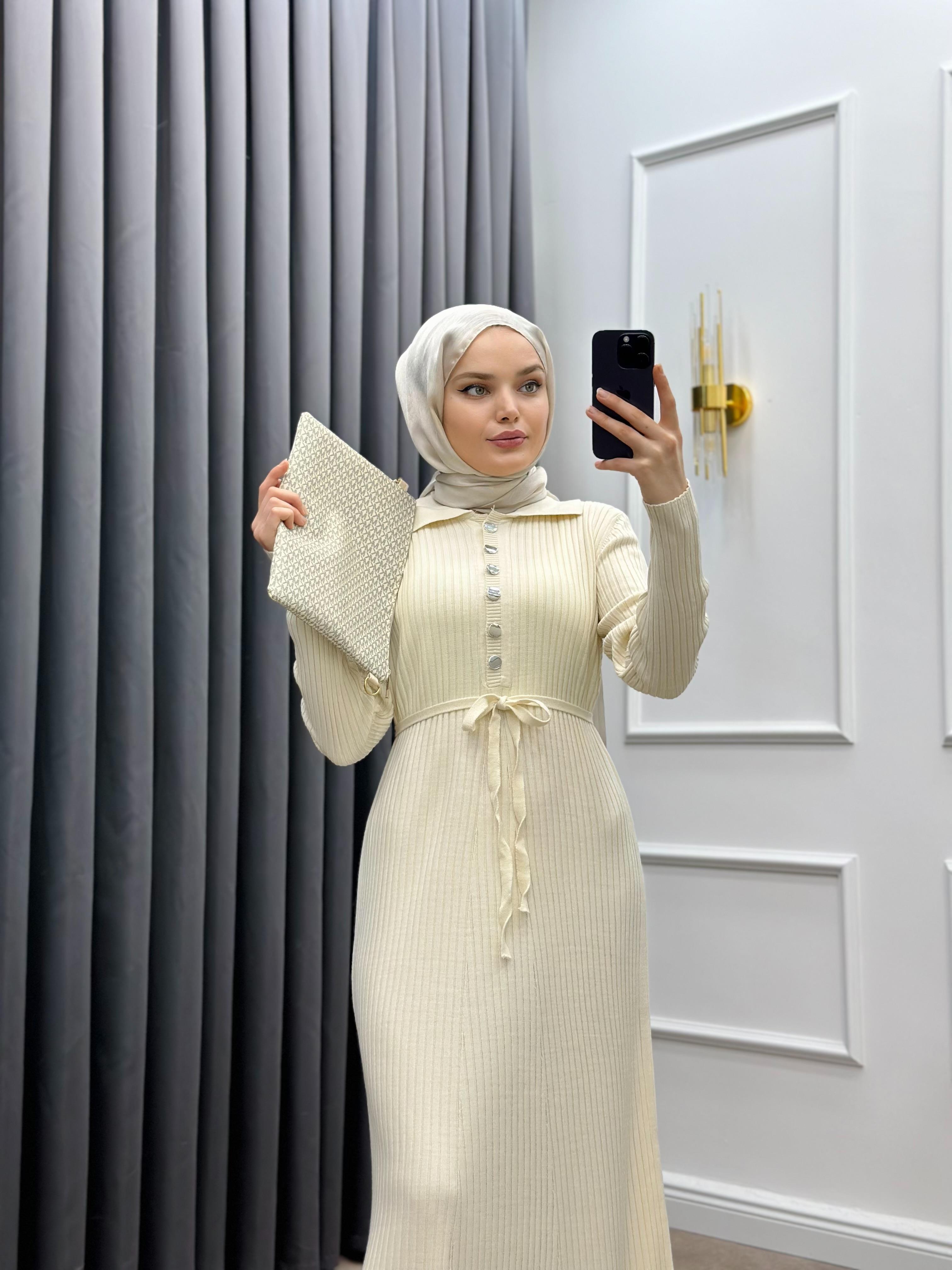 DÜĞME DETAY TRİKO ELBİSE EKRU