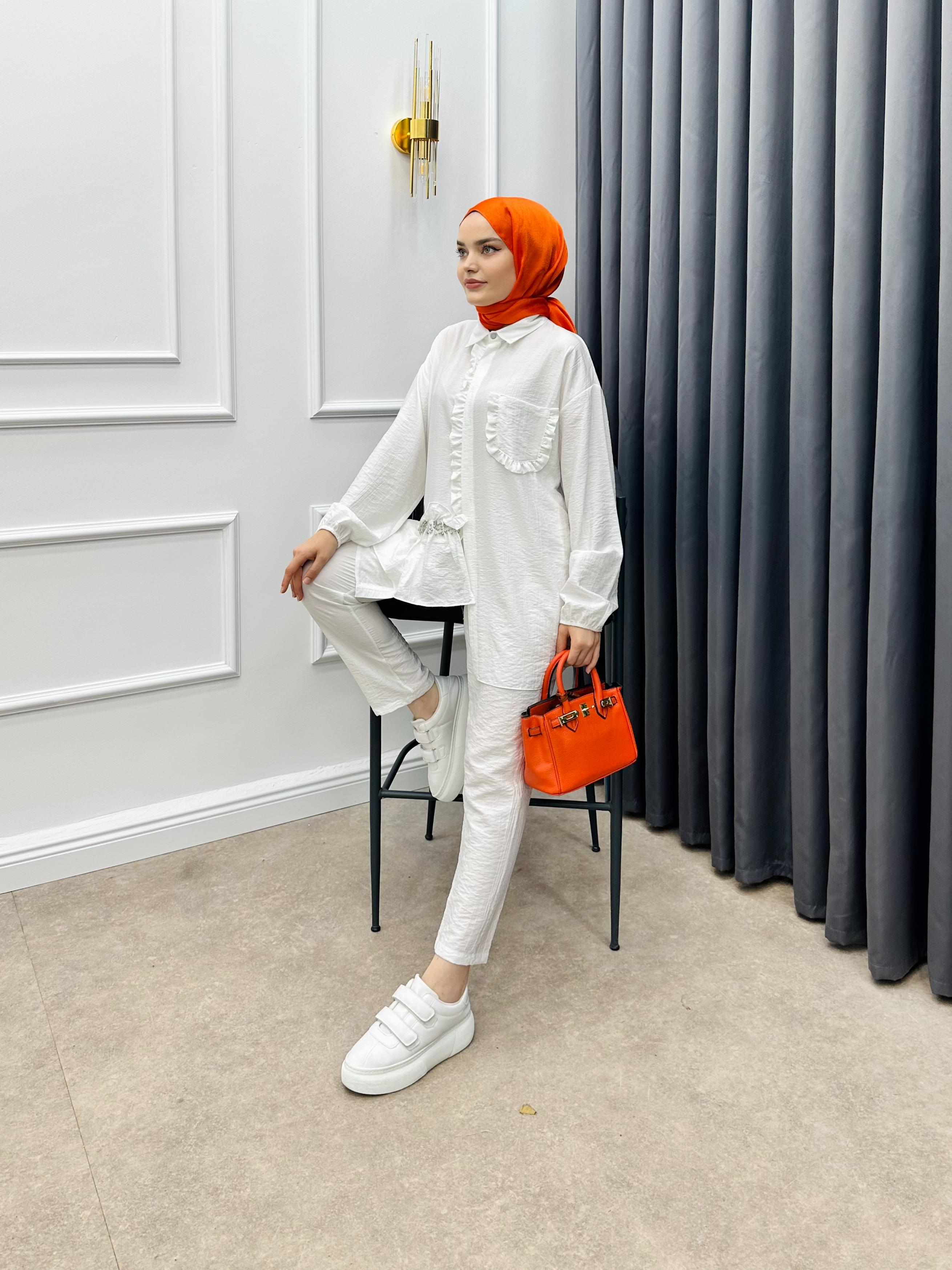 DÜŞÜK OMUZLU ÖNÜ FIRFIRLI TAKIM BEYAZ