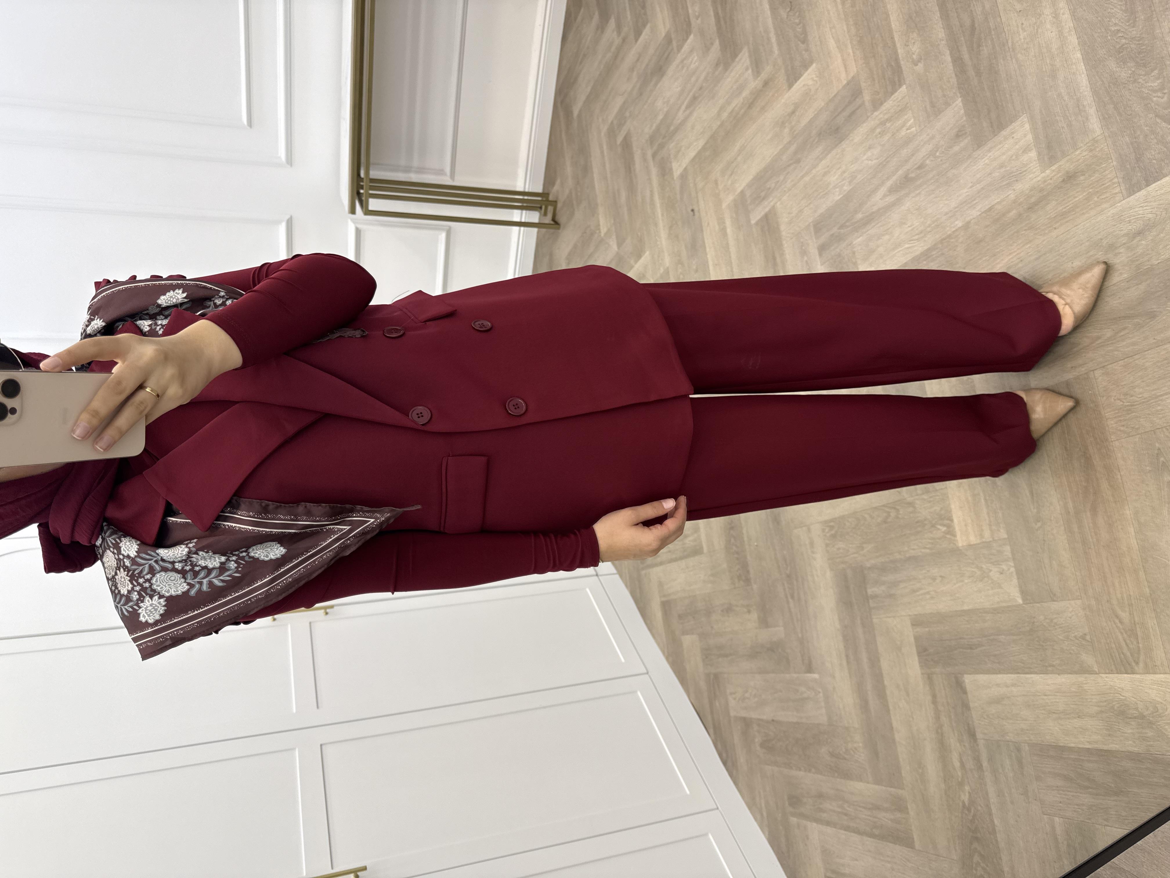 FULARLI YELEKLİ TAKIM BORDO