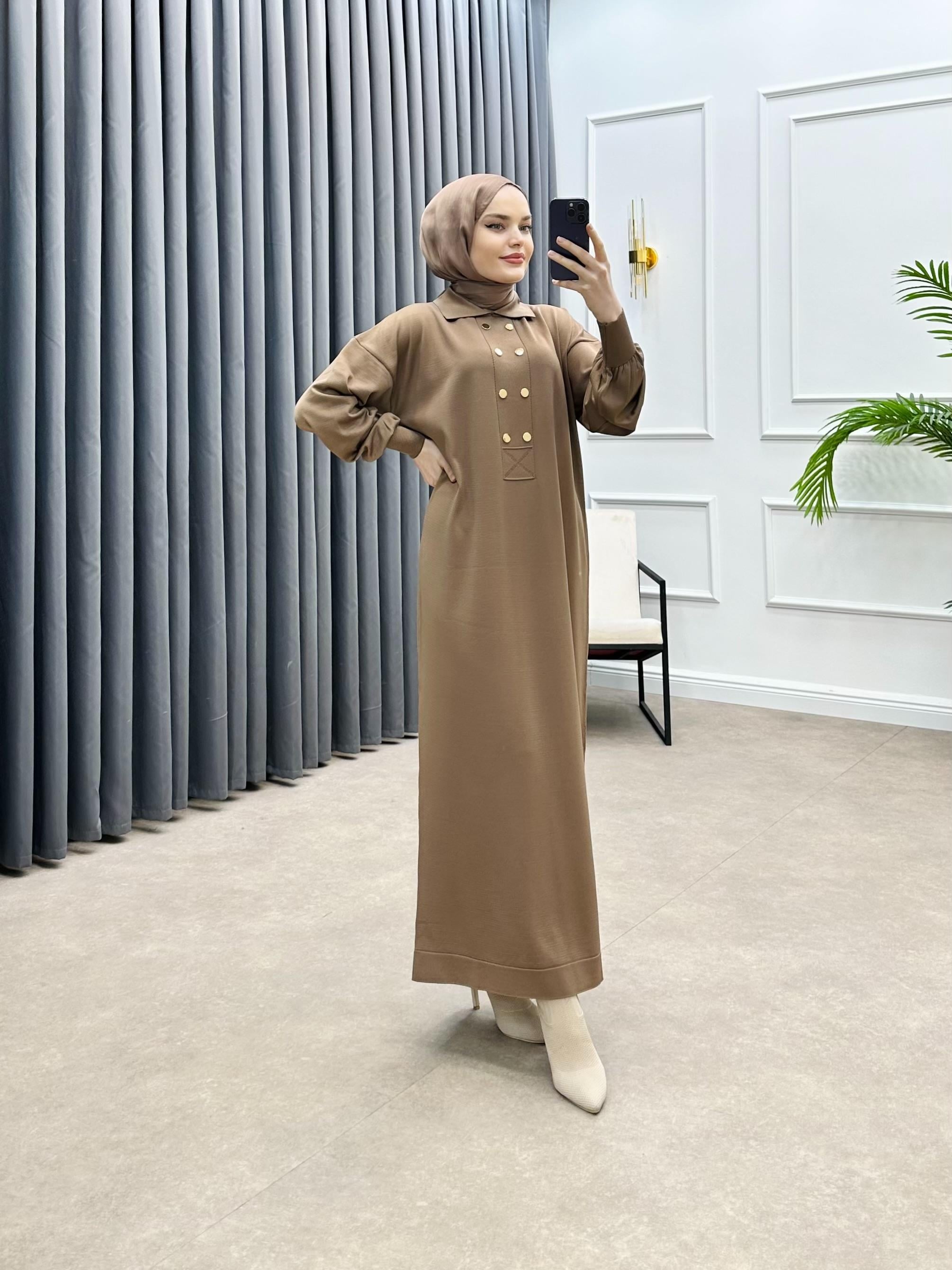 GOLD DÜĞME DETAYLI ELBİSE  KAHVE